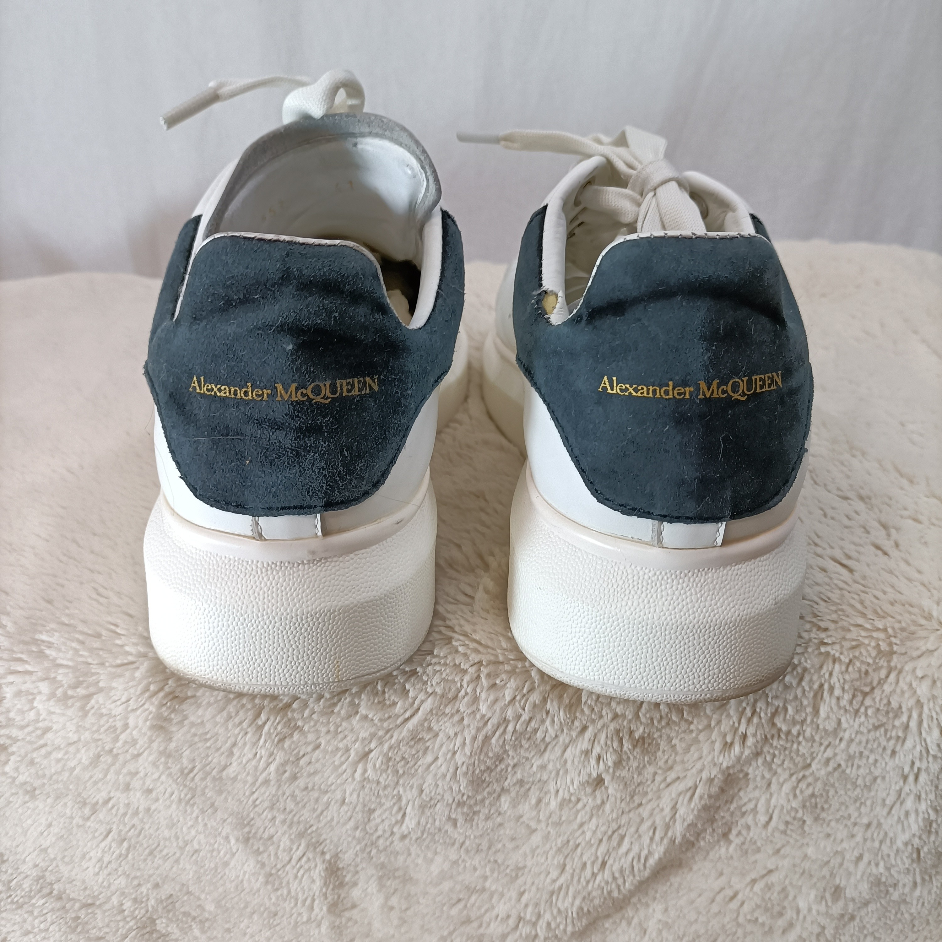 Voir photo 4 de Baskets blanches - Alexander McQueen - Taille 41 Baskets blanches - Alexander McQueen - Taille 41 État correct reconditionné photo 4