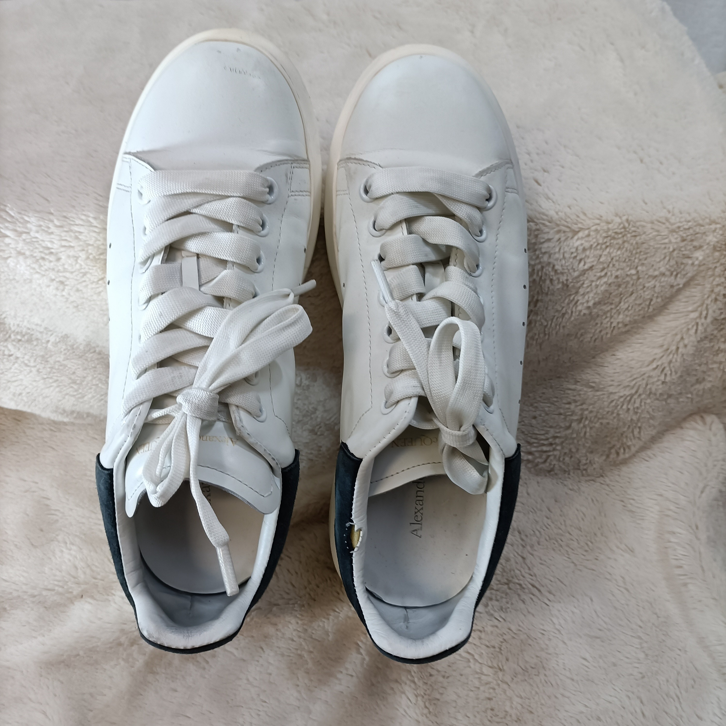 Voir photo 6 de Baskets blanches - Alexander McQueen - Taille 41 Baskets blanches - Alexander McQueen - Taille 41 État correct reconditionné photo 6