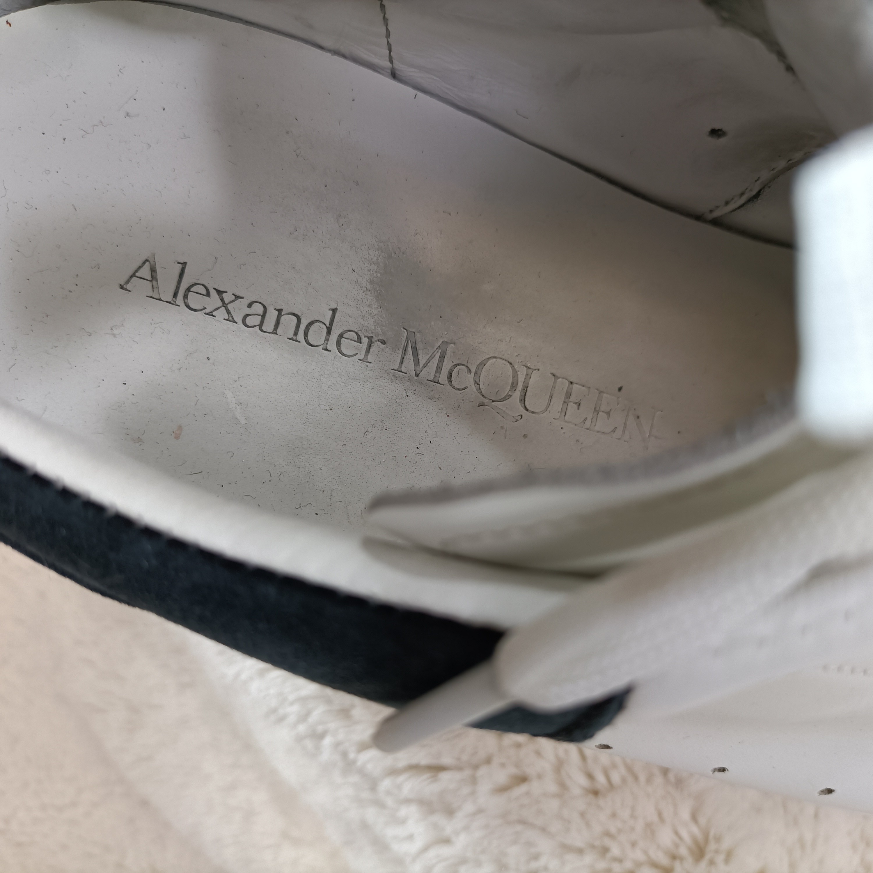 Voir photo 9 de Baskets blanches - Alexander McQueen - Taille 41 Baskets blanches - Alexander McQueen - Taille 41 État correct reconditionné photo 9