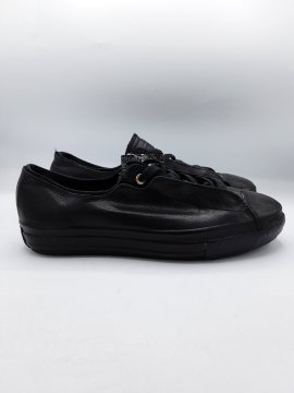 Baskets CONVERSE noires de seconde main - 30,00 € Baskets CONVERSE noires de seconde main reconditionné disponible sur Claquettes Market