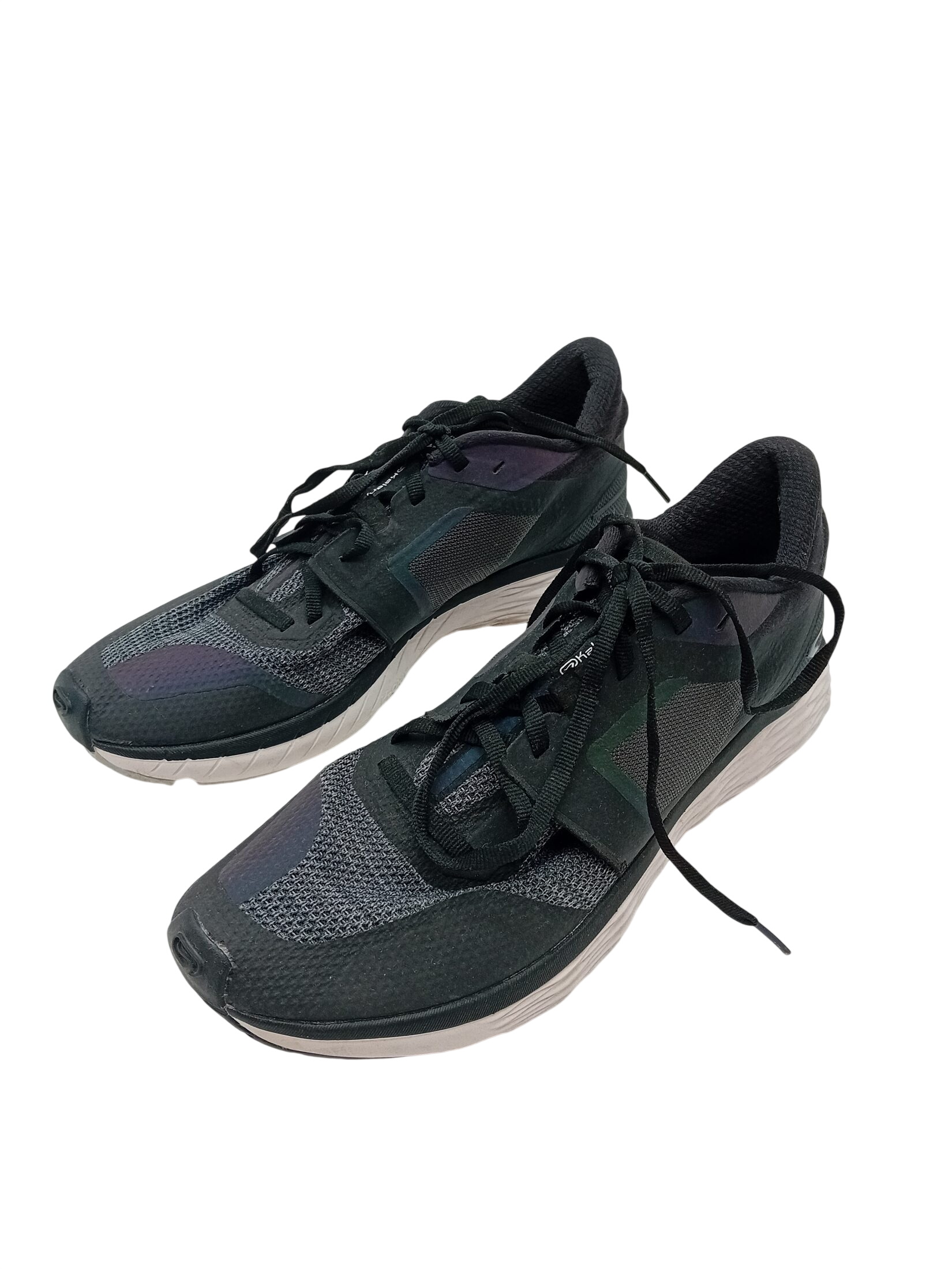 Acheter Baskets De Running Kalenji Noires Et Irisées 42 (T5854) Très bon état - 10,00 € Baskets De Running Kalenji Noires Et Irisées 42 (T5854) Très bon état reconditionné disponible sur Label Emmaüs