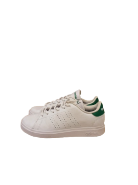 Baskets de seconde main Très bon état - 10,00 € Baskets de seconde main Très bon état Adidas reconditionné disponible sur Claquettes Market