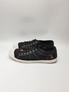 Baskets de seconde main - 15,00 € Baskets de seconde main Le Temps des Cerises reconditionné disponible sur Claquettes Market