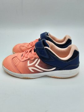 Acheter Baskets de sport ARTENGO oranges et bleues de seconde main - 10,00 € Baskets de sport ARTENGO oranges et bleues de seconde main reconditionné disponible sur Claquettes Market