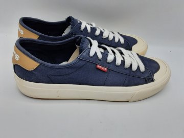 Baskets en toile LEVI'S marine de seconde main - 30,00 € Baskets en toile LEVI'S marine de seconde main Levi's reconditionné disponible sur Claquettes Market