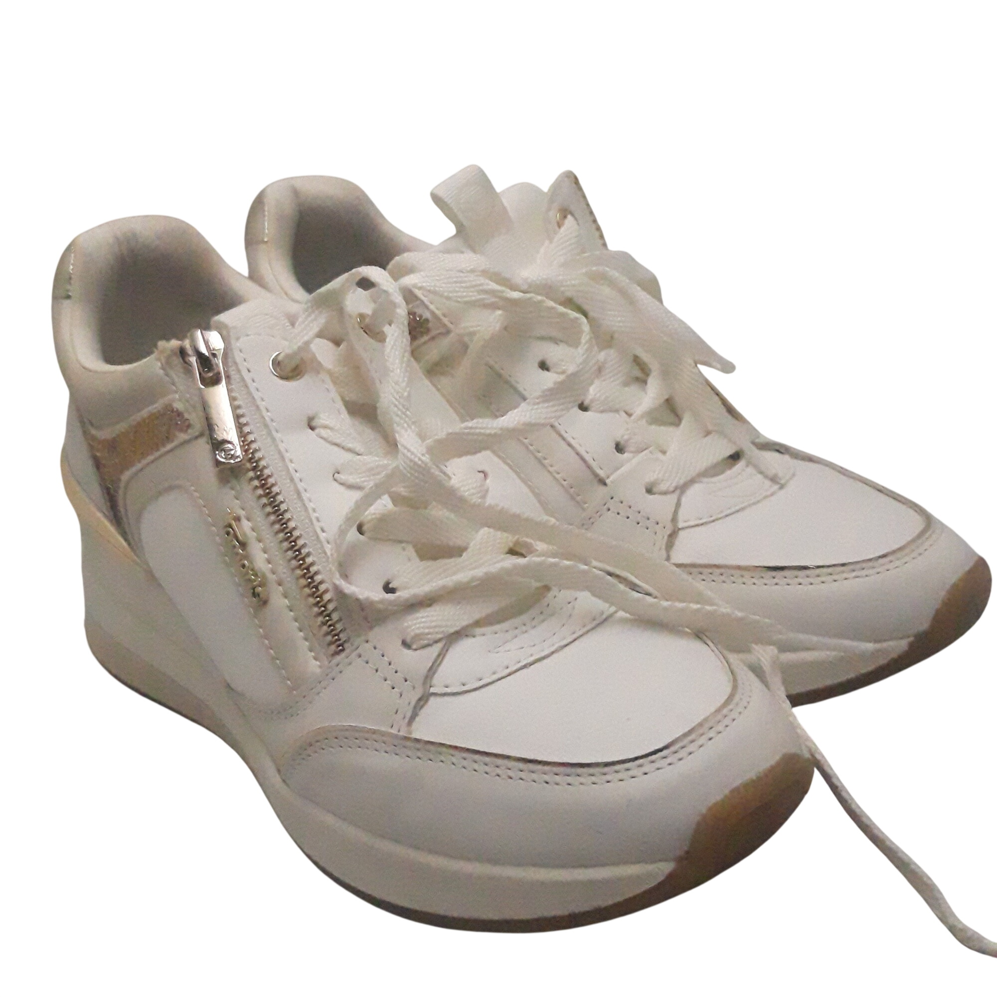 Acheter Baskets femme Tamaris – Pointure 37 Bon état - 28,00 € Baskets femme Tamaris – Pointure 37 Bon état reconditionné disponible sur Label Emmaüs