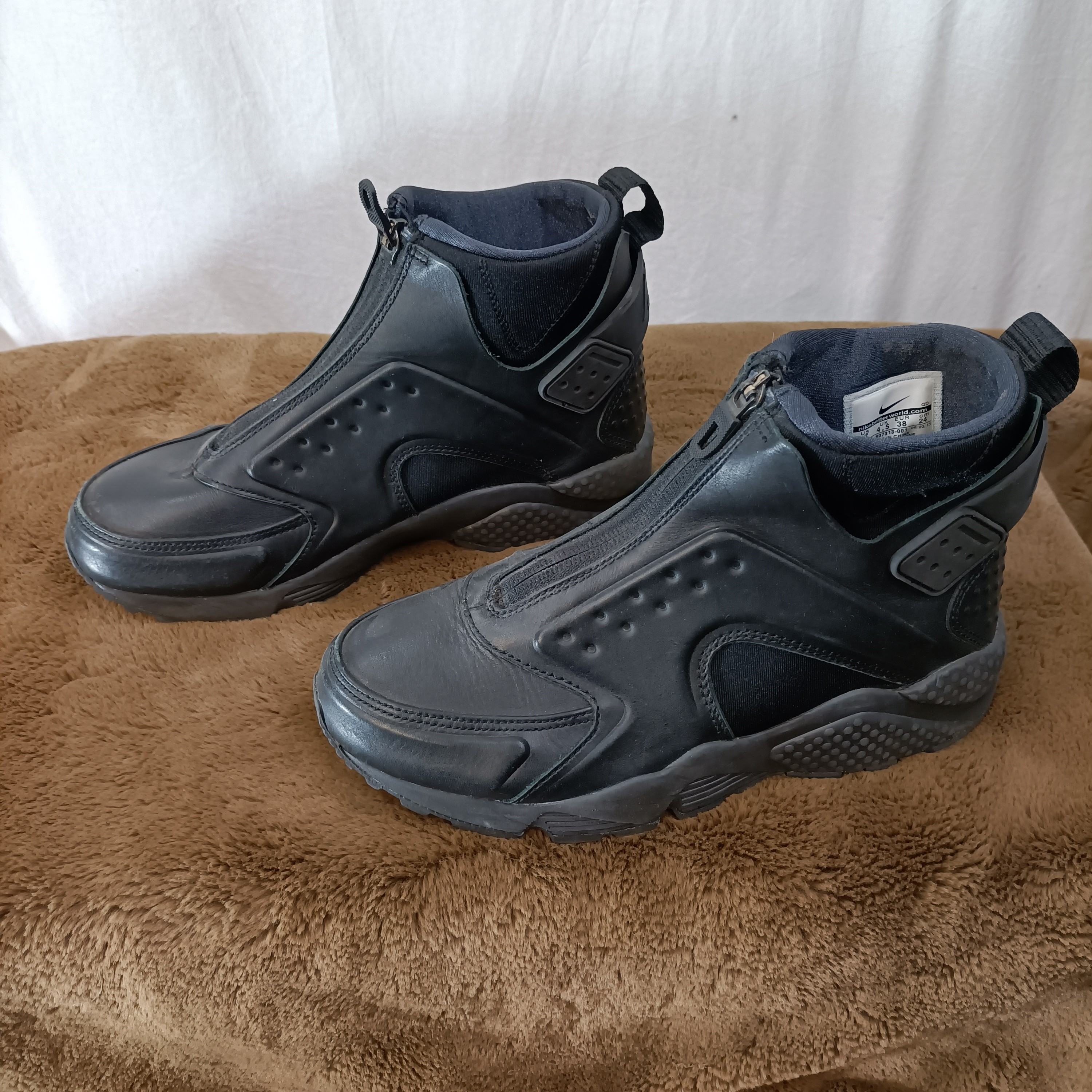 Voir photo 5 de Baskets montantes Huarache - Nike Air - Taille 38 Baskets montantes Huarache - Nike Air - Taille 38 État correct reconditionné photo 5