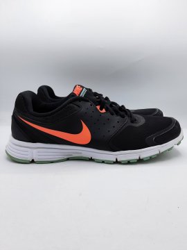 Baskets NIKE noires de seconde main - 25,00 € Baskets NIKE noires de seconde main reconditionné disponible sur Claquettes Market