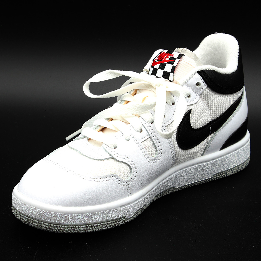 Voir photo 2 de Baskets T36,5 Nike Attack SP QS - jamais portées Baskets T36,5 Nike Attack SP QS - jamais portées reconditionné photo 2