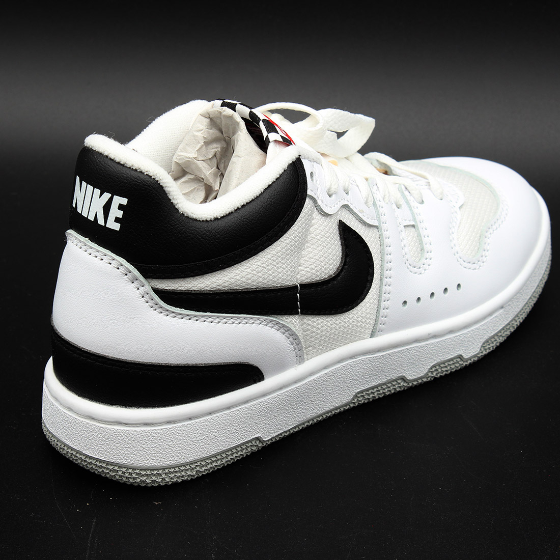 Voir photo 3 de Baskets T36,5 Nike Attack SP QS - jamais portées Baskets T36,5 Nike Attack SP QS - jamais portées reconditionné photo 3