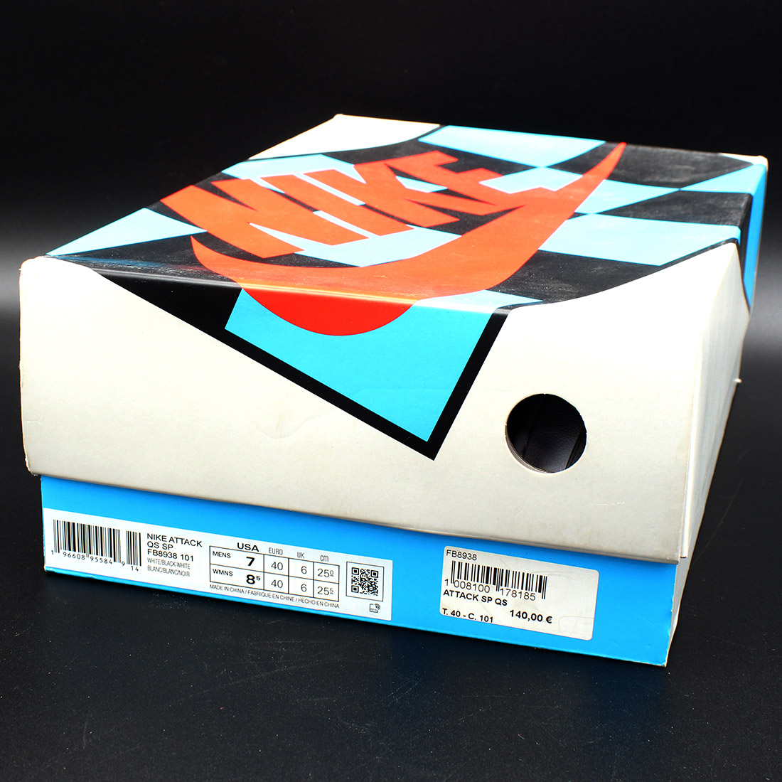 Voir photo 3 de Baskets T40 Nike Attack SP QS - jamais portées Baskets T40 Nike Attack SP QS - jamais portées reconditionné photo 3