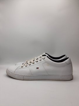 Baskets tommy hilfiger de seconde main Bon état - 30,00 € Baskets tommy hilfiger de seconde main Bon état Tommy Hilfiger reconditionné disponible sur Claquettes Market