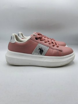 Baskets US POLO roses de seconde main - 20,00 € Baskets US POLO roses de seconde main N/A reconditionné disponible sur Claquettes Market