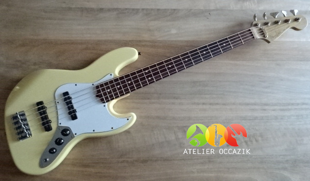 Basse Fender American Standard Jazz Bass V Très bon état reconditionné disponible sur Zic Ethic