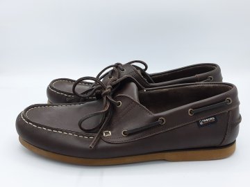 Bateau Cuir marron 45 de seconde main Parfait état - 20,00 € Bateau Cuir marron 45 de seconde main Parfait état Decathlon reconditionné disponible sur Claquettes Market