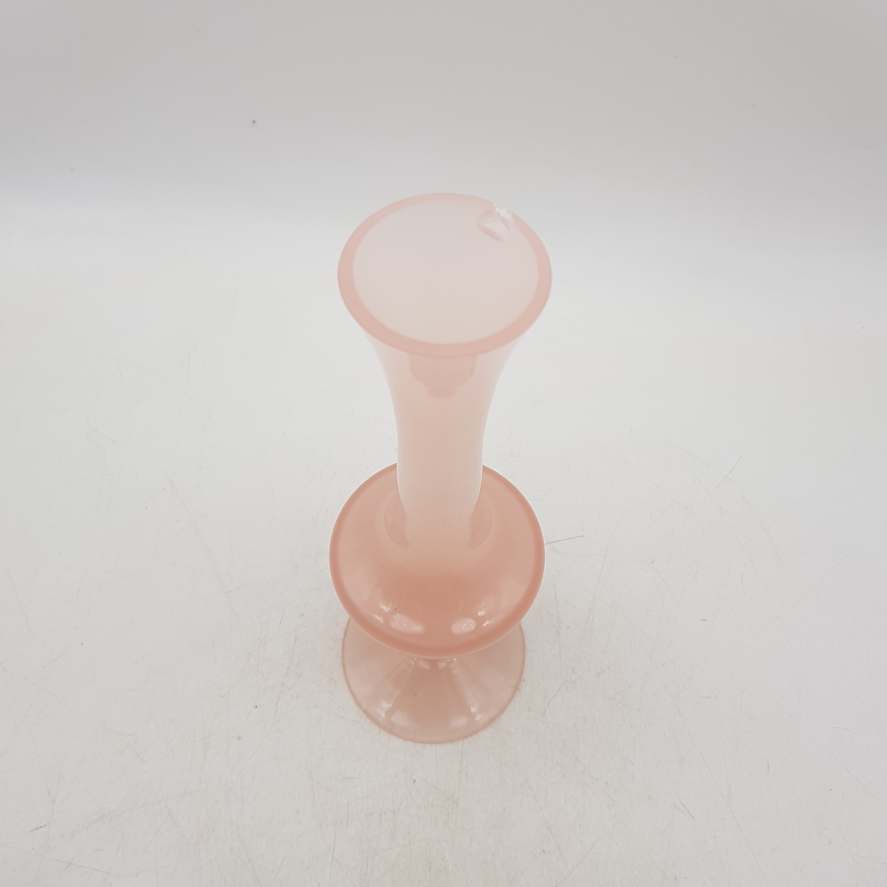 Voir photo 3 de Beau et délicat vase en opaline rose Portieux Beau et délicat vase en opaline rose Portieux Bon état reconditionné photo 3