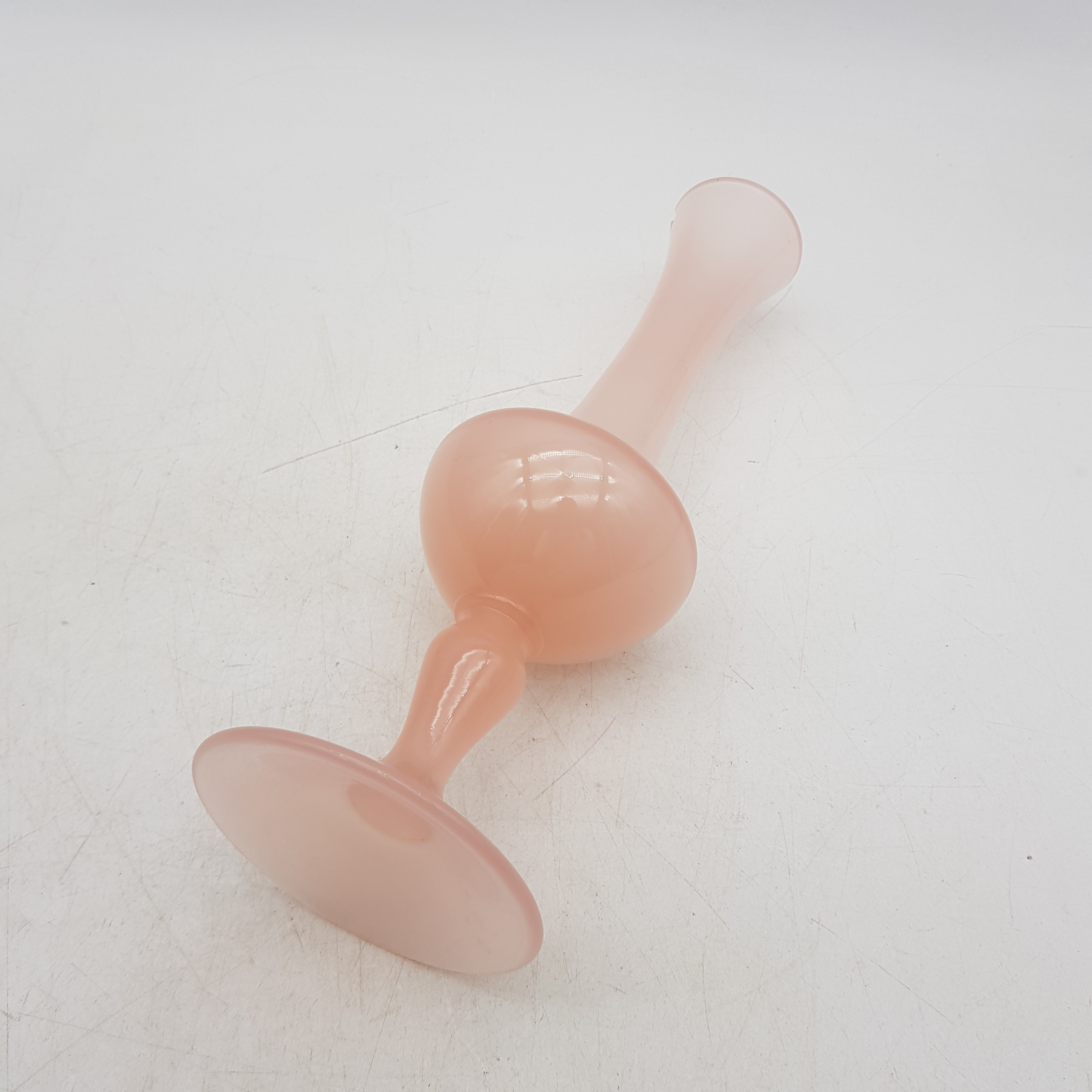 Voir photo 5 de Beau et délicat vase en opaline rose Portieux Beau et délicat vase en opaline rose Portieux Bon état reconditionné photo 5
