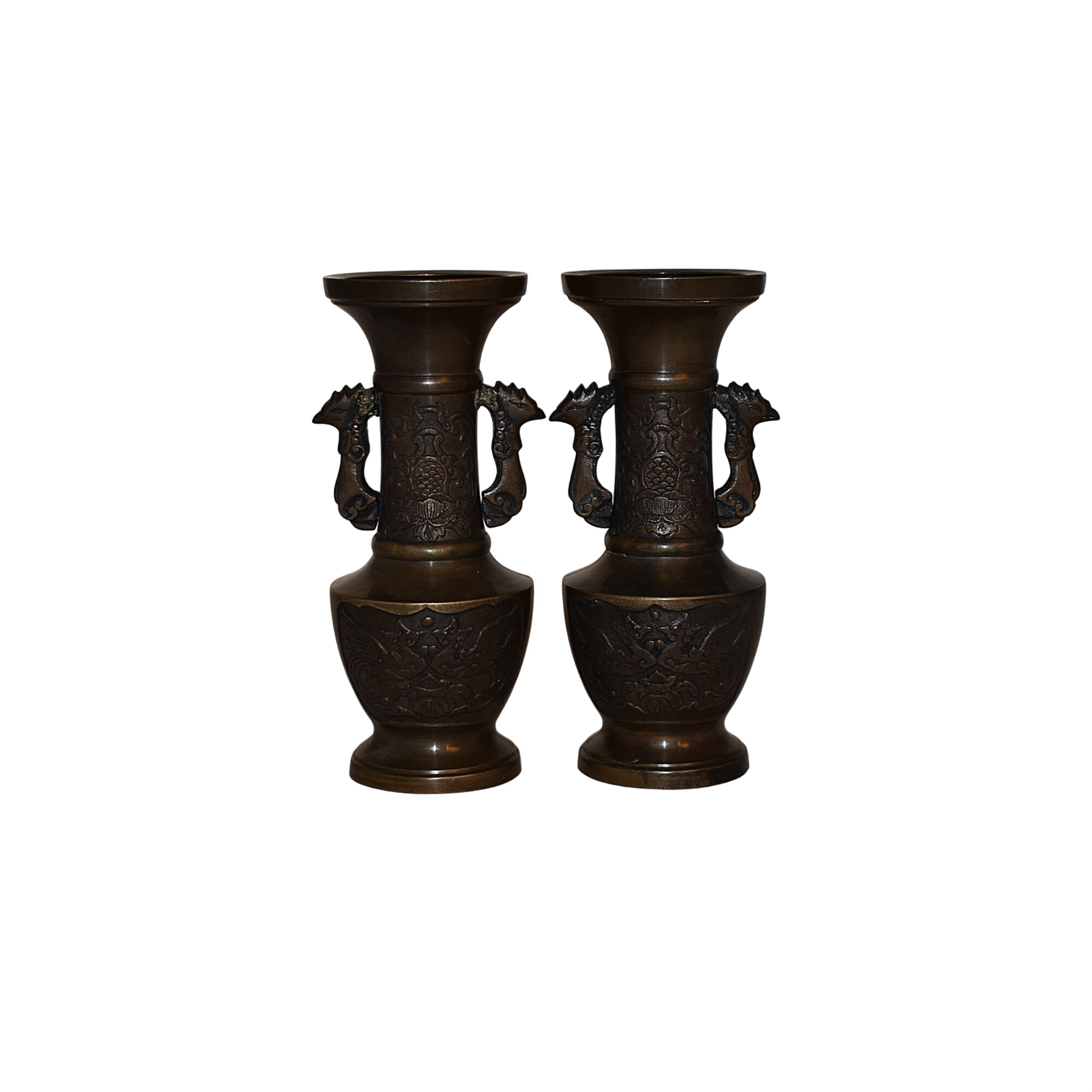 Beau vase chinois ancien en bronze à motif floral et oiseau - 120,00 € Beau vase chinois ancien en bronze à motif floral et oiseau reconditionné disponible sur Label Emmaüs