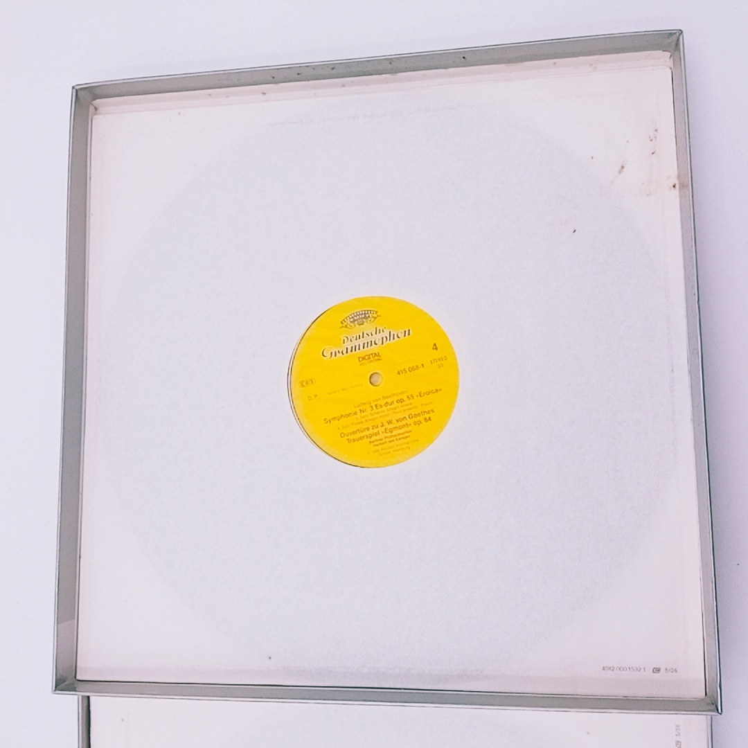 Voir photo 9 de Beethoven*, Karajan*, Berliner Philharmoniker – 9 Symphonien, Ouvertüren - Deutsche Grammophon Beethoven*, Karajan*, Berliner Philharmoniker – 9 Symphonien, Ouvertüren - Deutsche Grammophon Très bon état reconditionné photo 9