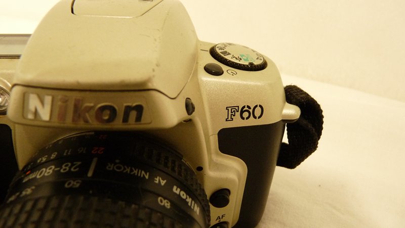 Voir photo 3 de Bel appareil photo argentique NIKON F60 Bel appareil photo argentique NIKON F60 Bon état reconditionné photo 3