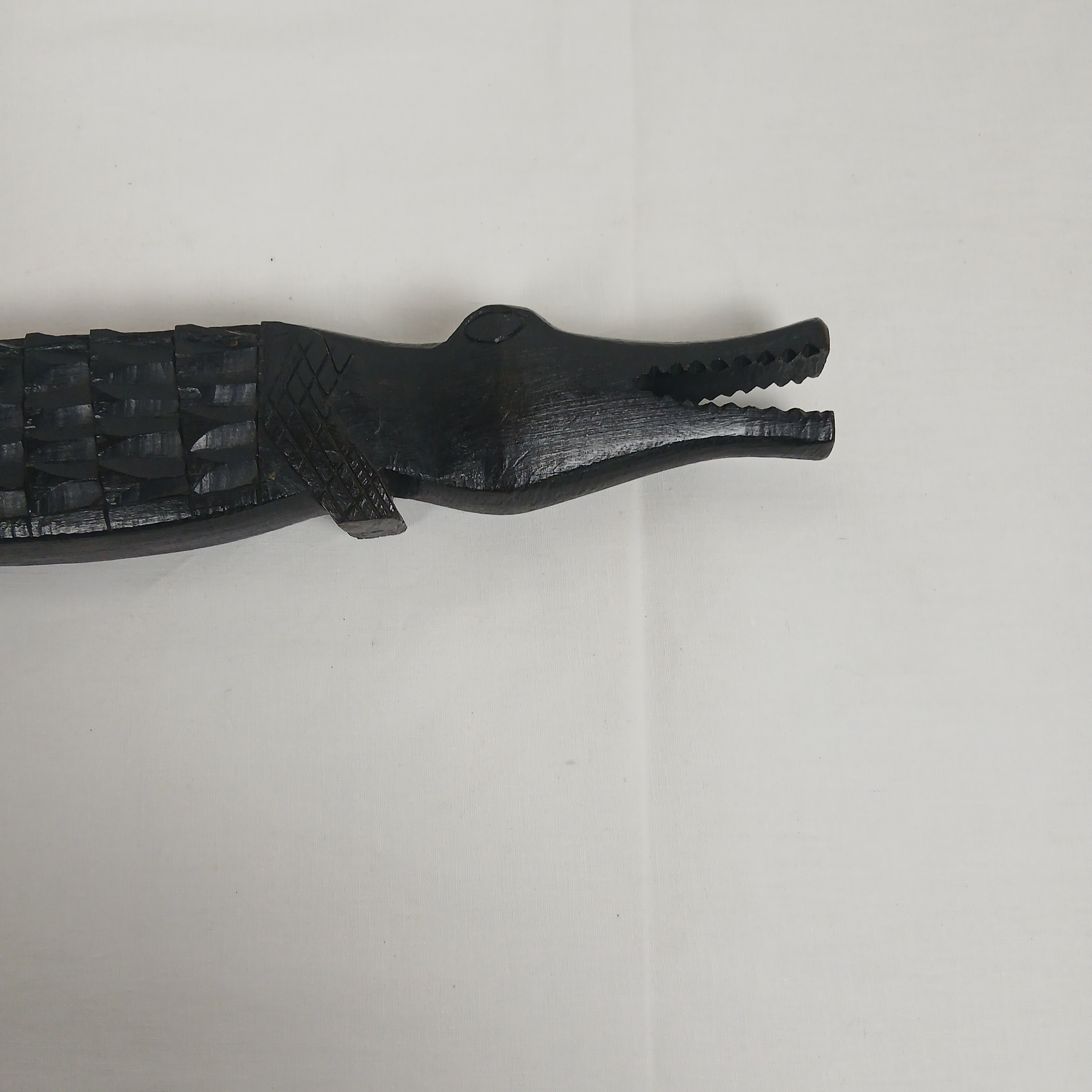 Voir photo 13 de Belle décoration d'un alligator en bois d'ébène de 51 centimètres Belle décoration d'un alligator en bois d'ébène de 51 centimètres Bon état reconditionné photo 13
