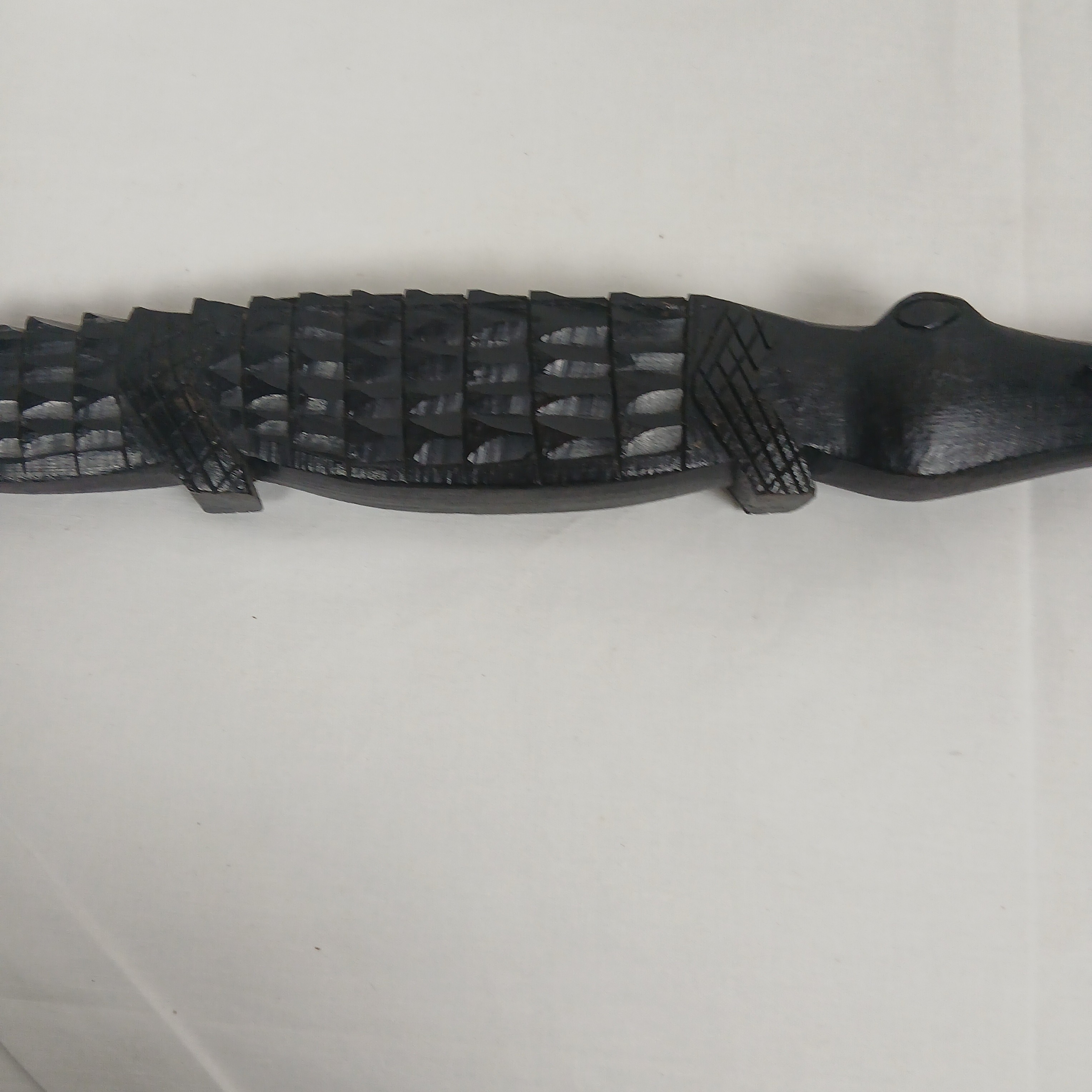 Voir photo 14 de Belle décoration d'un alligator en bois d'ébène de 51 centimètres Belle décoration d'un alligator en bois d'ébène de 51 centimètres Bon état reconditionné photo 14