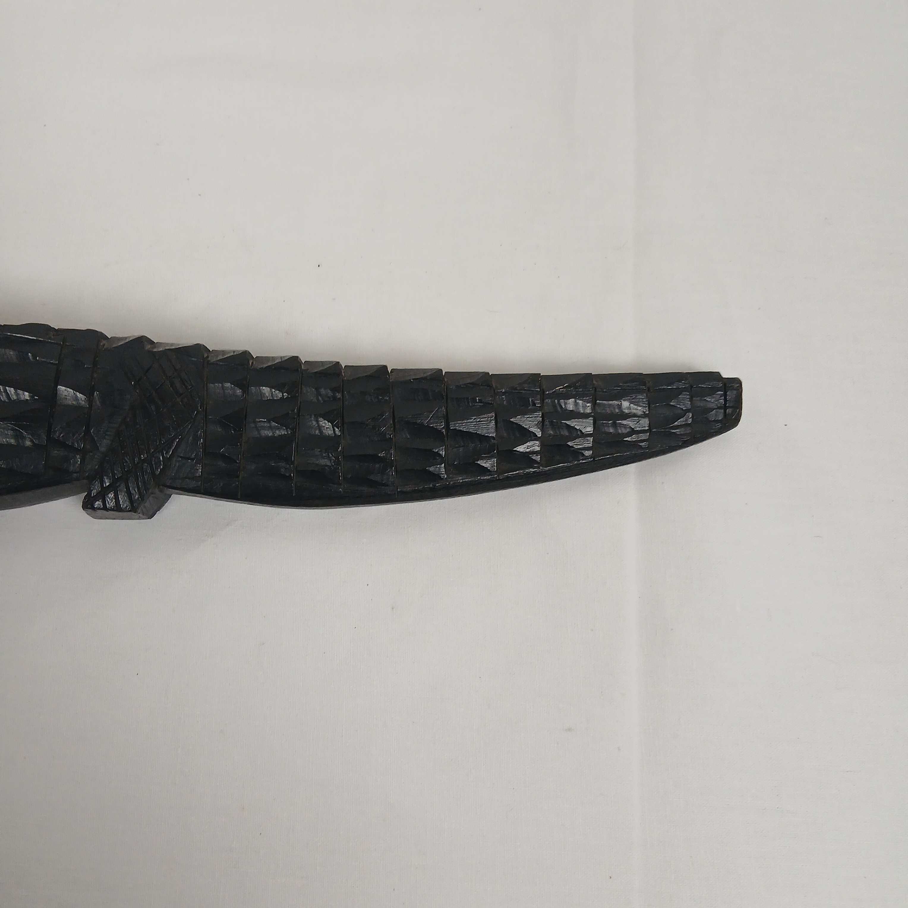 Voir photo 15 de Belle décoration d'un alligator en bois d'ébène de 51 centimètres Belle décoration d'un alligator en bois d'ébène de 51 centimètres Bon état reconditionné photo 15
