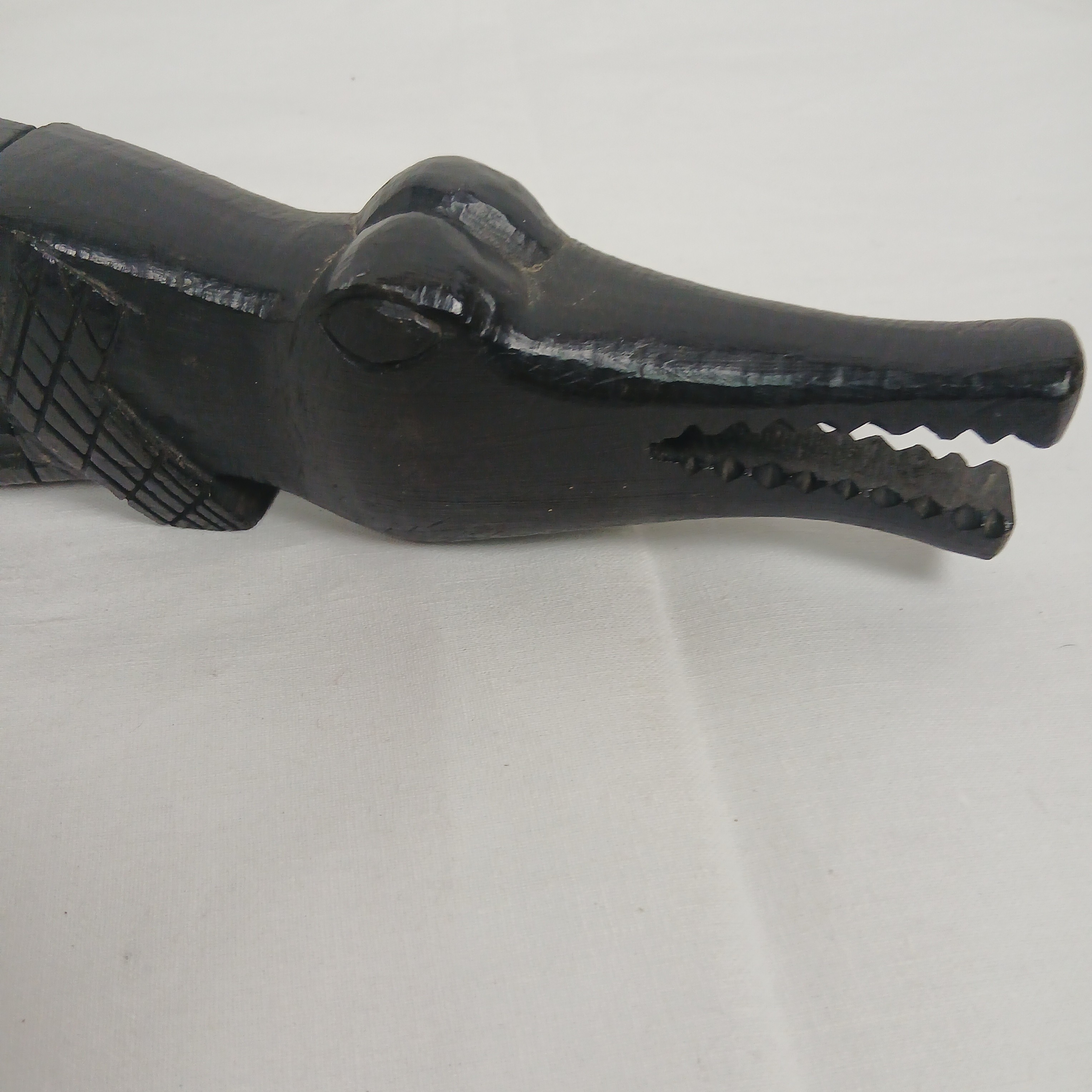 Voir photo 21 de Belle décoration d'un alligator en bois d'ébène de 51 centimètres Belle décoration d'un alligator en bois d'ébène de 51 centimètres Bon état reconditionné photo 21