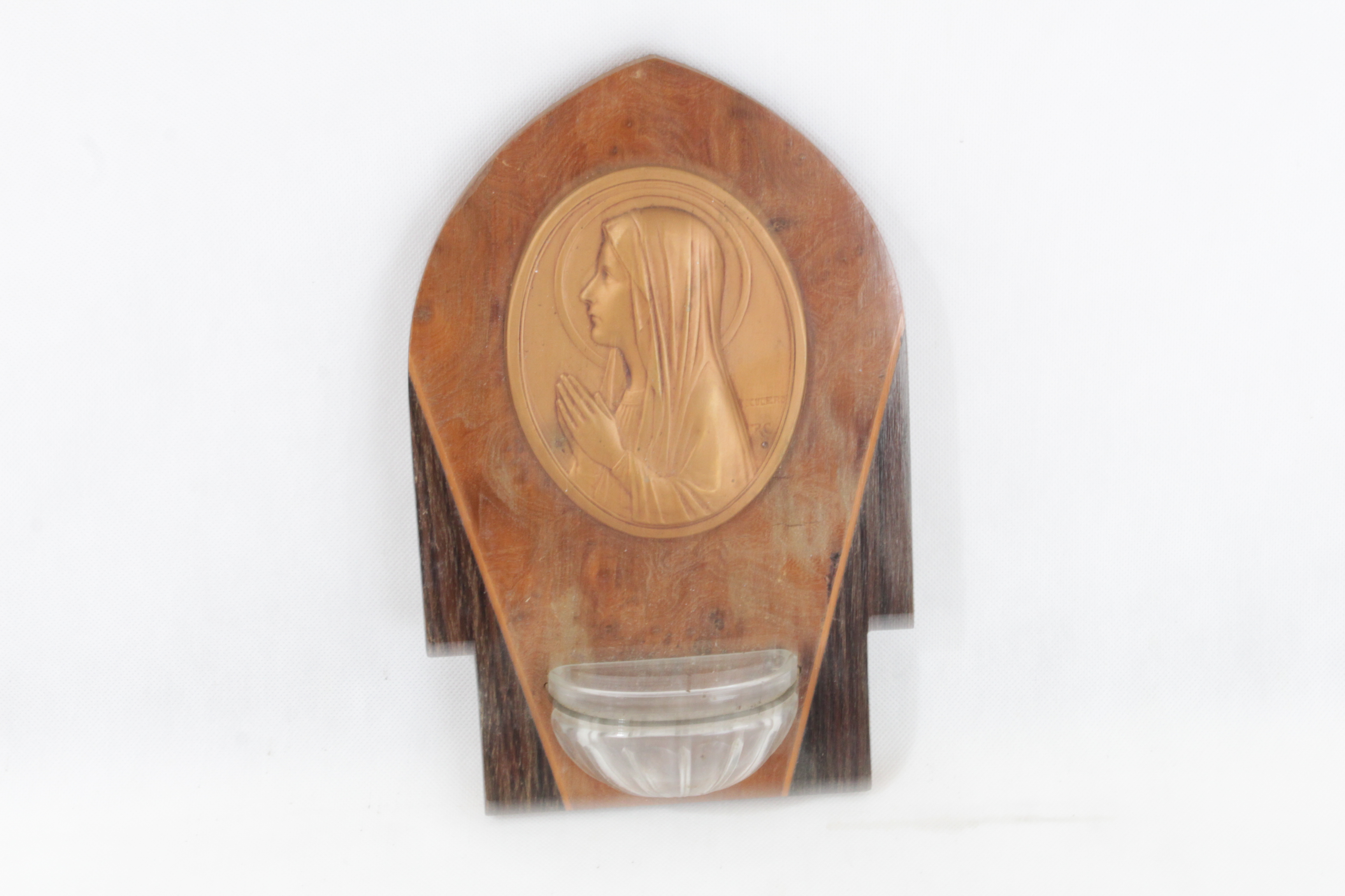 Acheter Bénitier bois art déco signé Escuadero représentant la Vierge au lys Très bon état - 10,00 € Bénitier bois art déco signé Escuadero représentant la Vierge au lys Très bon état reconditionné disponible sur Label Emmaüs