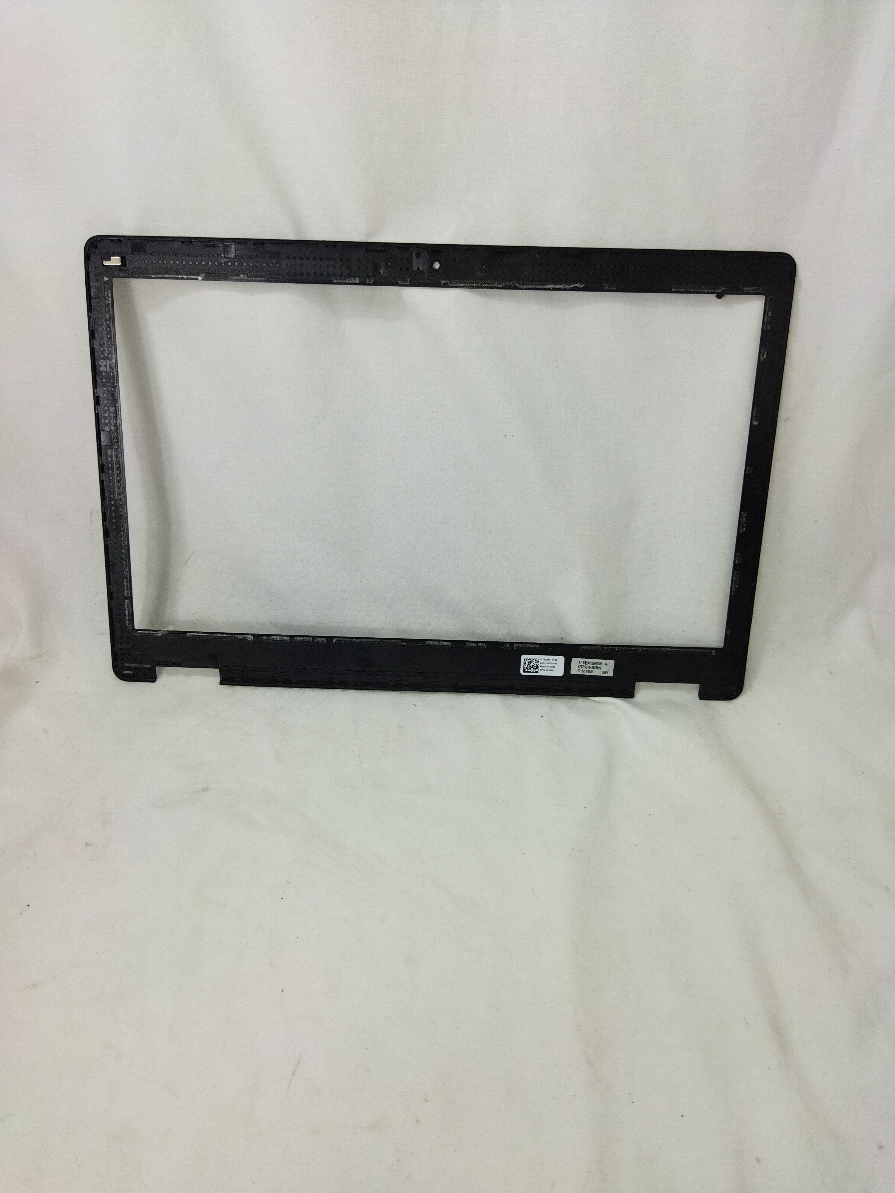 Voir photo 2 de Bezel DELL Latitude 5580/5590 bon état Bezel DELL Latitude 5580/5590 bon état Bon état reconditionné photo 2