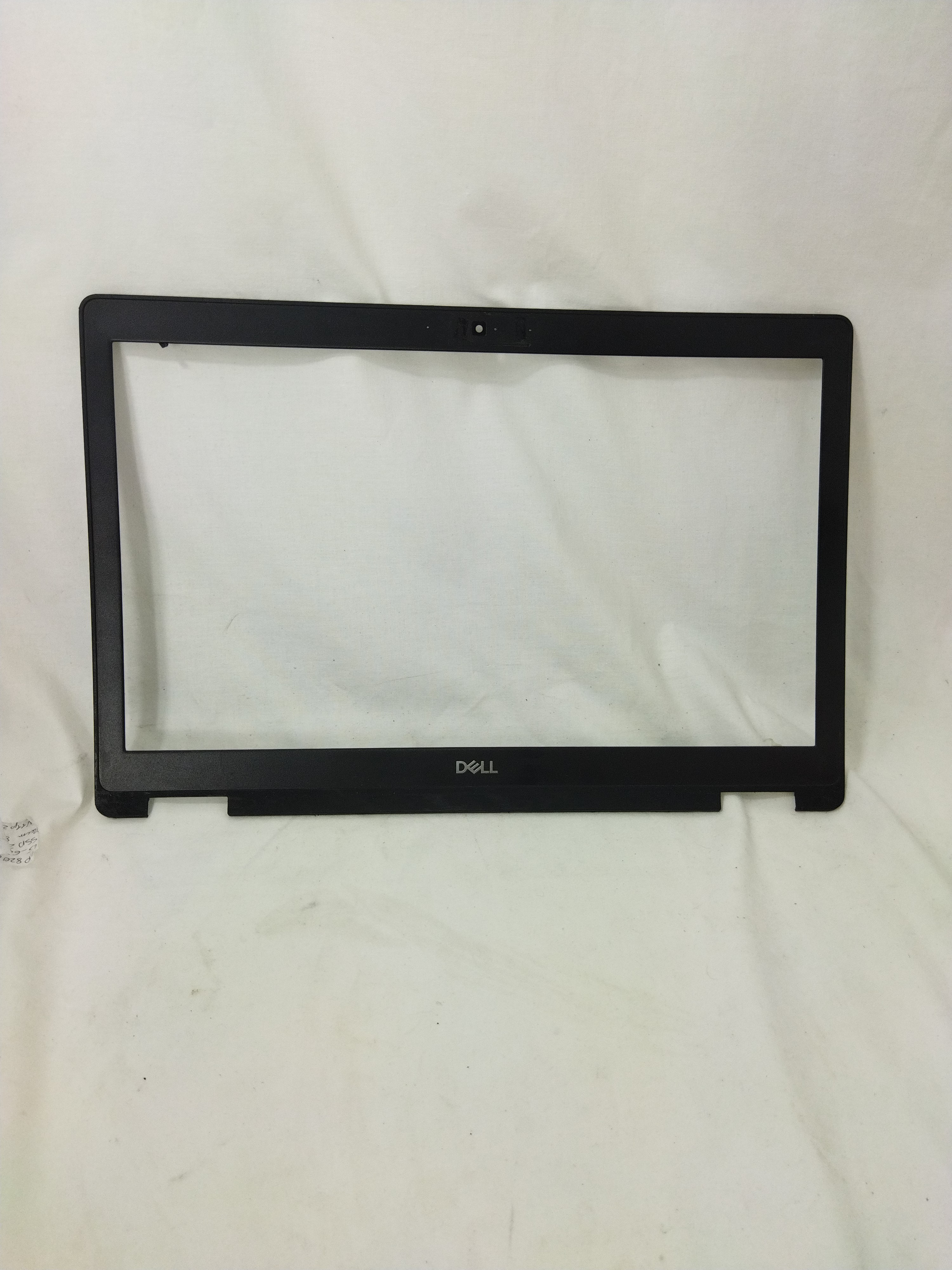 Voir photo 3 de Bezel DELL Latitude 5580/5590 bon état Bezel DELL Latitude 5580/5590 bon état Bon état reconditionné photo 3