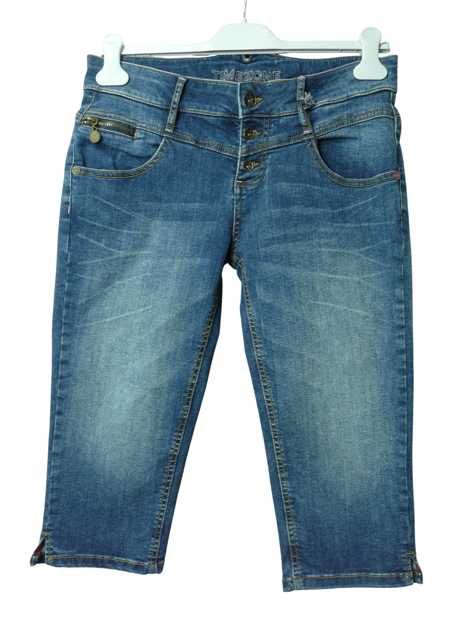 BF310 - Pantacourt en jean - Timezone - Taille 38 Très bon état - 15,00 € BF310 - Pantacourt en jean - Timezone - Taille 38 Très bon état reconditionné disponible sur Label Emmaüs