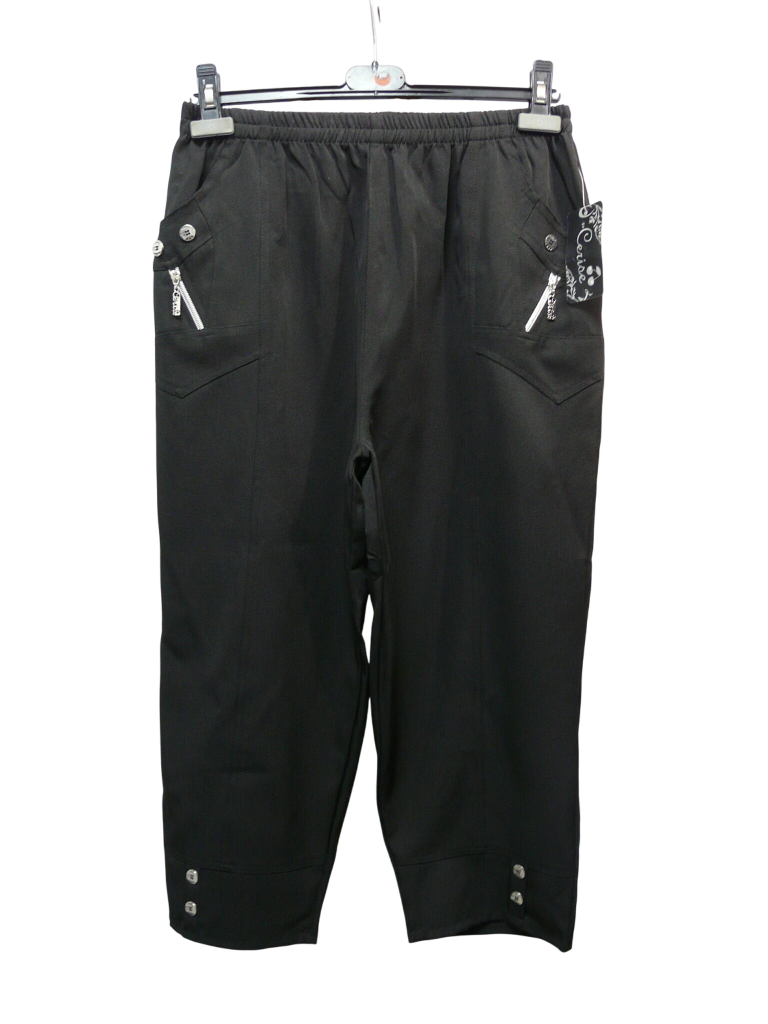 BF340 - Pantacourt décontracté - Cerise - Taille 2 (M) Parfait état - 12,00 € BF340 - Pantacourt décontracté - Cerise - Taille 2 (M) Parfait état reconditionné disponible sur Label Emmaüs