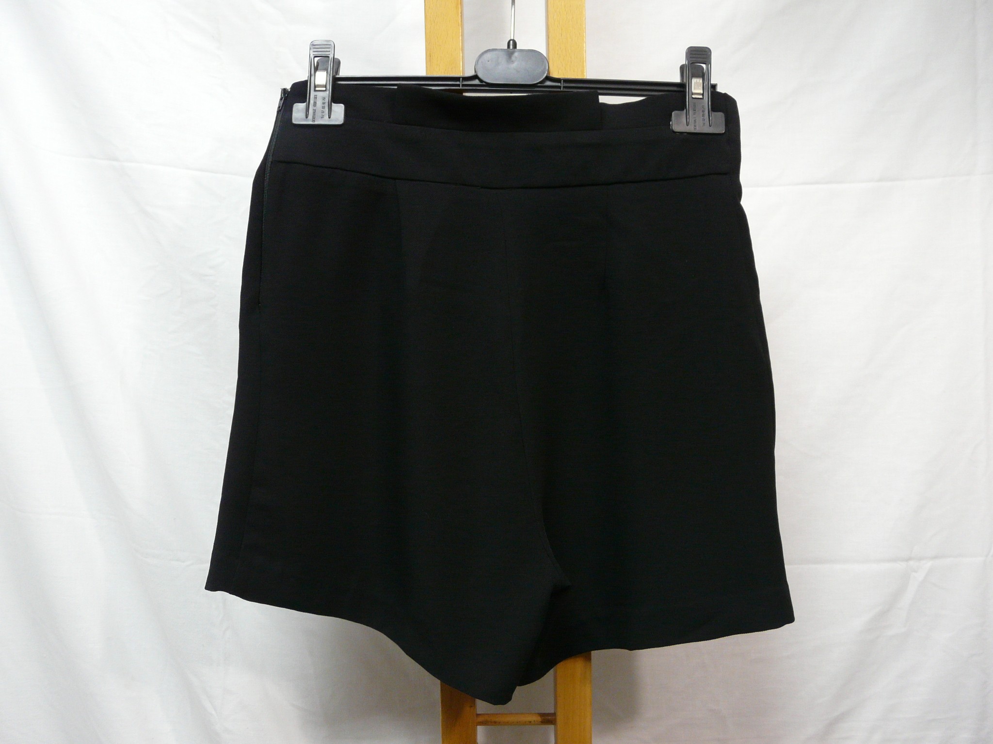 Voir photo 2 de BF344 - Short taille haute - Naf Naf - Taille 34 BF344 - Short taille haute - Naf Naf - Taille 34 Très bon état reconditionné photo 2