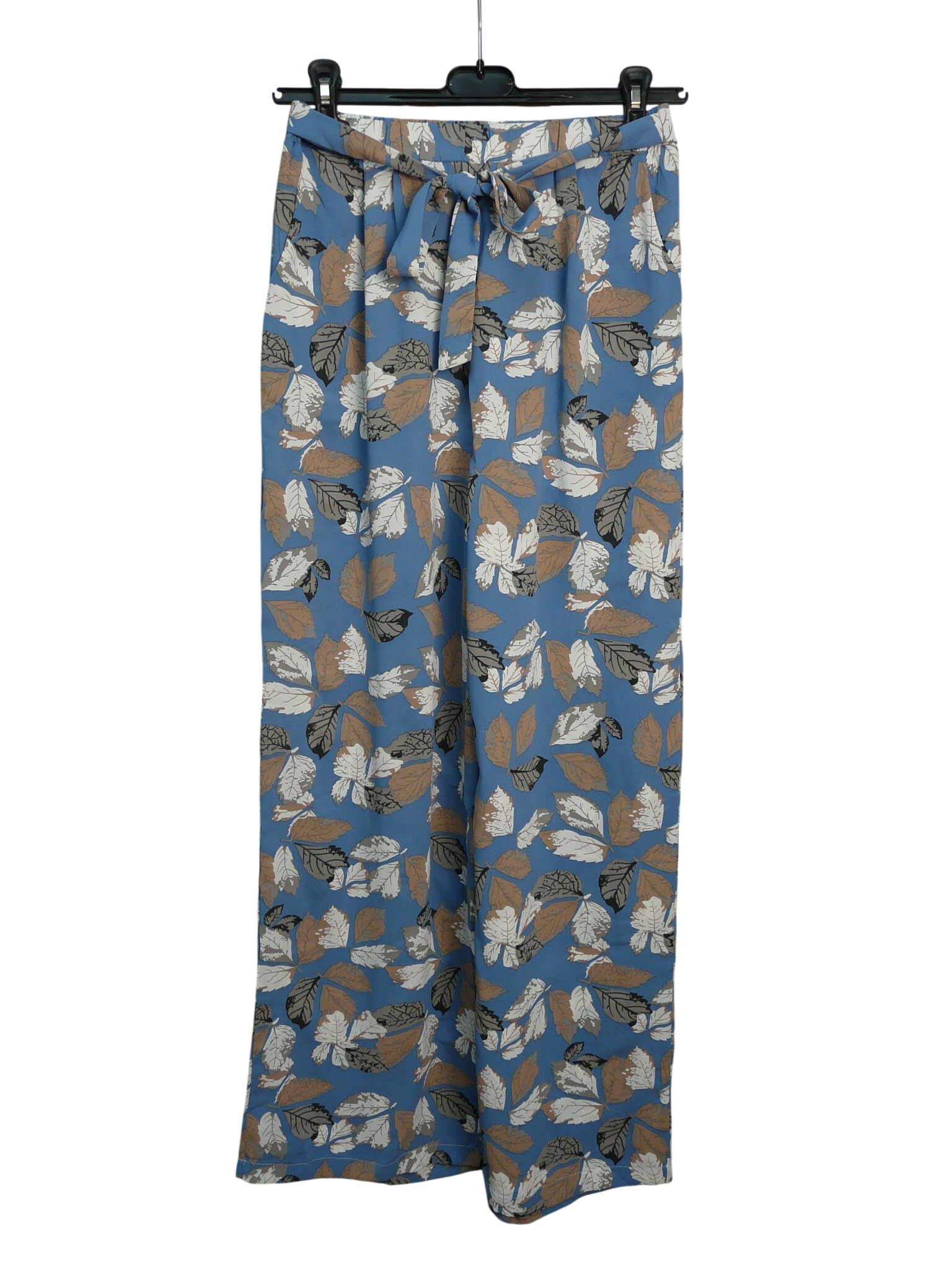 Acheter BF354 - Pantalon estivale - Emma Ella - Taille S Très bon état - 10,00 € BF354 - Pantalon estivale - Emma Ella - Taille S Très bon état reconditionné disponible sur Label Emmaüs
