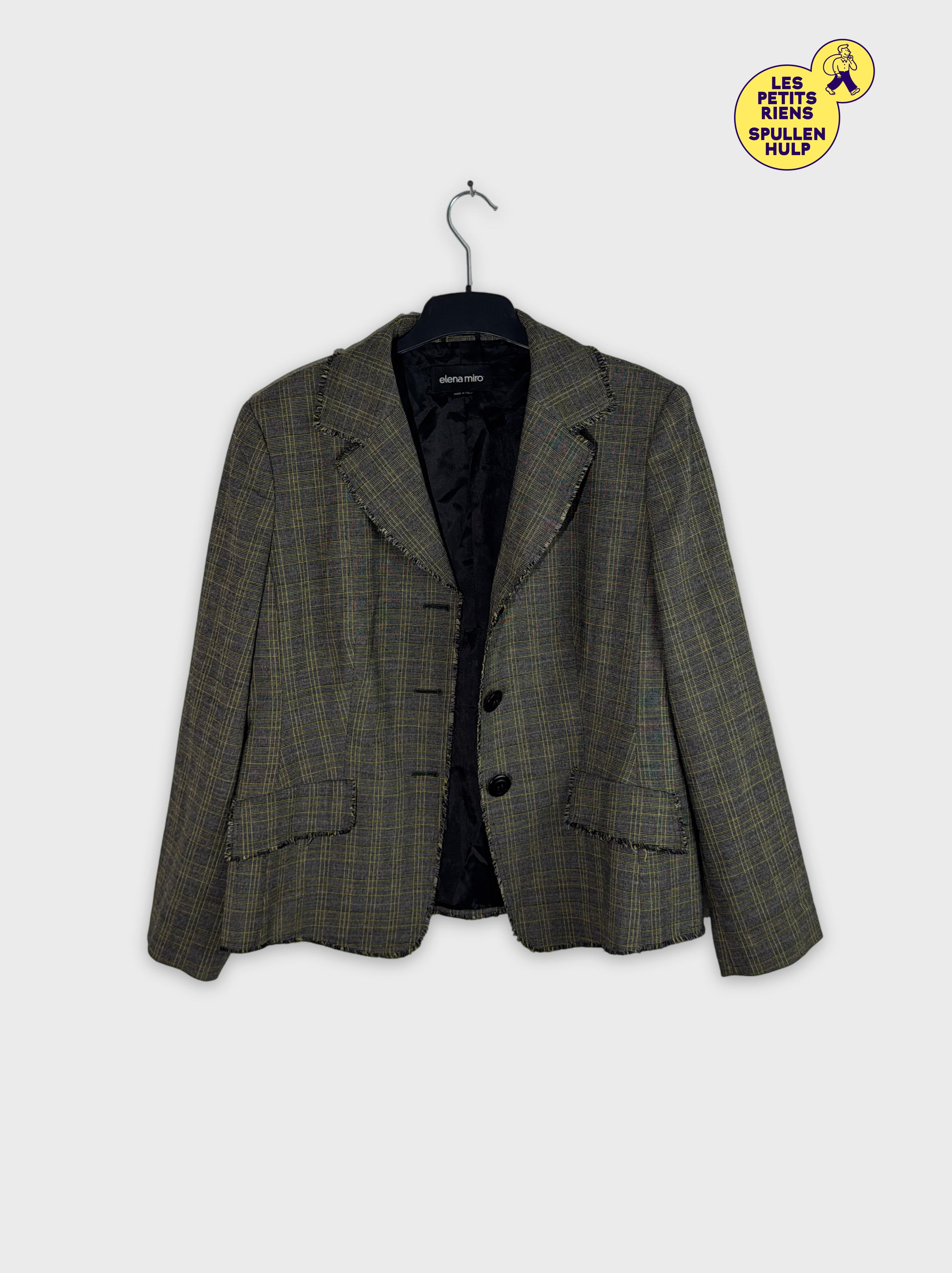 Acheter Blazer à carreaux Elena miro élégant classique ♻️ Très bon état - 12,00 € Blazer à carreaux Elena miro élégant classique ♻️ Très bon état reconditionné disponible sur Label Emmaüs