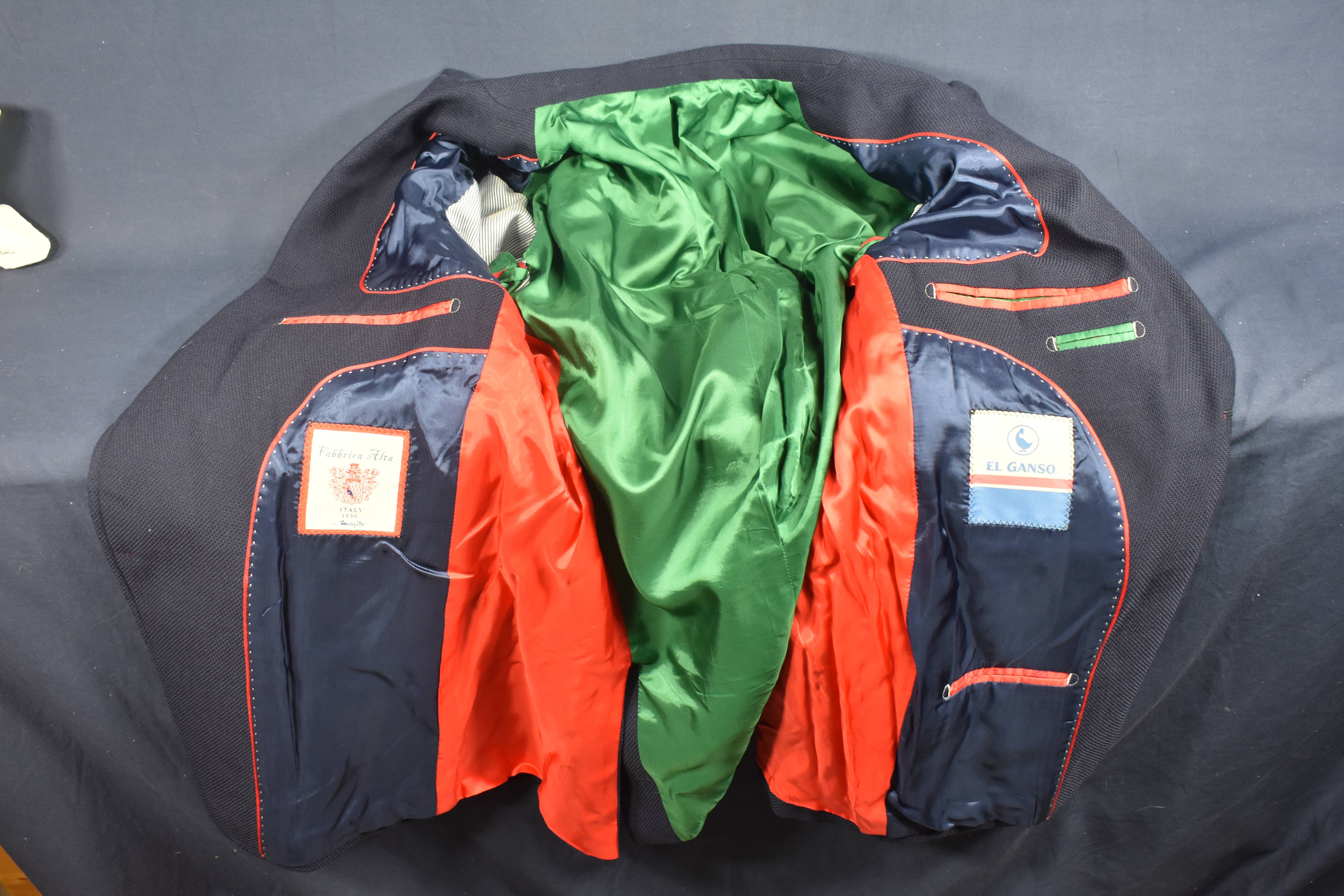 Voir photo 3 de Blazer bleu marine siglé EL GANSO taille 52 (M) en très bon état. Blazer bleu marine siglé EL GANSO taille 52 (M) en très bon état. Très bon état reconditionné photo 3