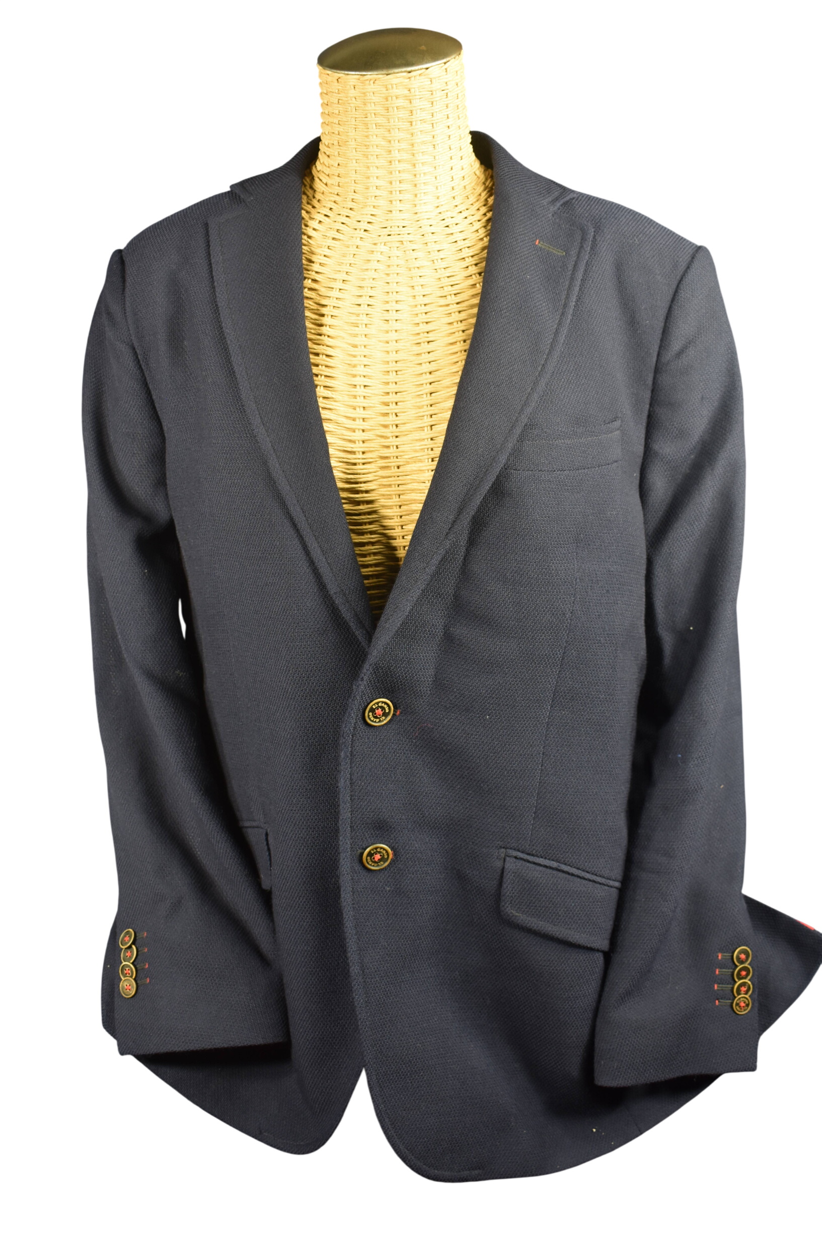 Blazer bleu marine siglé EL GANSO taille 52 (M) en très bon état. Très bon état - 63,00 € Blazer bleu marine siglé EL GANSO taille 52 (M) en très bon état. Très bon état reconditionné disponible sur Label Emmaüs