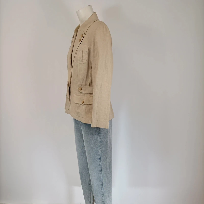 Voir photo 7 de Blazer lin beige Rohmer coupe saharienne poches plaquées boutons texturés taille 38 Blazer lin beige Rohmer coupe saharienne poches plaquées boutons texturés taille 38 Très bon état reconditionné photo 7