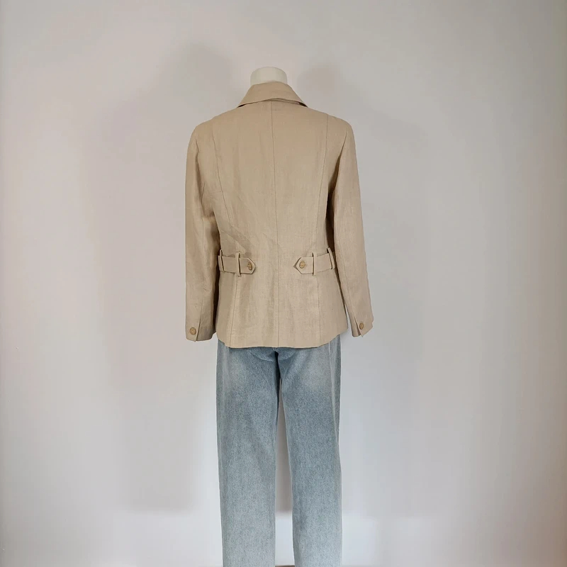 Voir photo 8 de Blazer lin beige Rohmer coupe saharienne poches plaquées boutons texturés taille 38 Blazer lin beige Rohmer coupe saharienne poches plaquées boutons texturés taille 38 Très bon état reconditionné photo 8