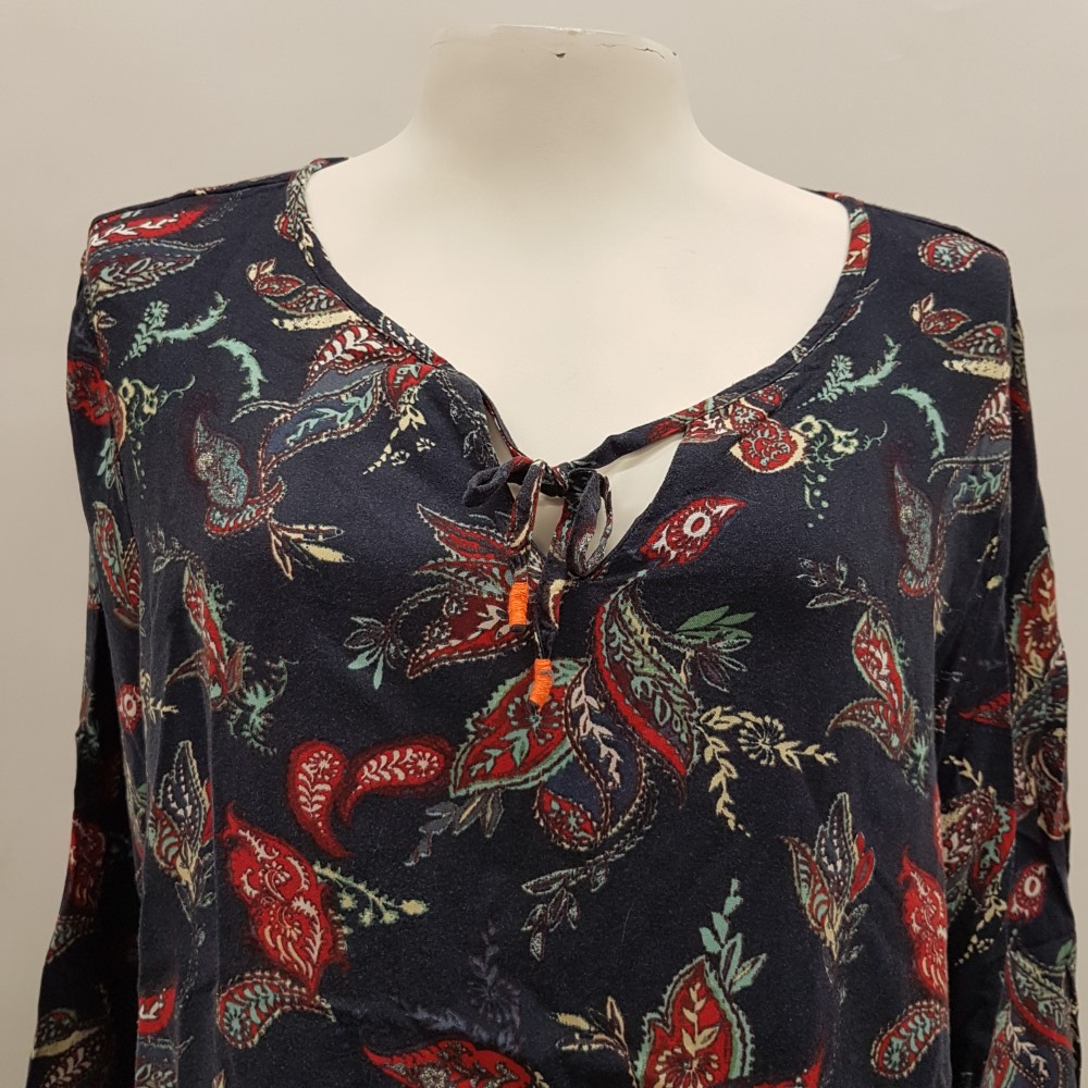 Voir photo 5 de Blouse bleu marine à imprimé cachemire - CECIL - taille M Blouse bleu marine à imprimé cachemire - CECIL - taille M Bon état reconditionné photo 5