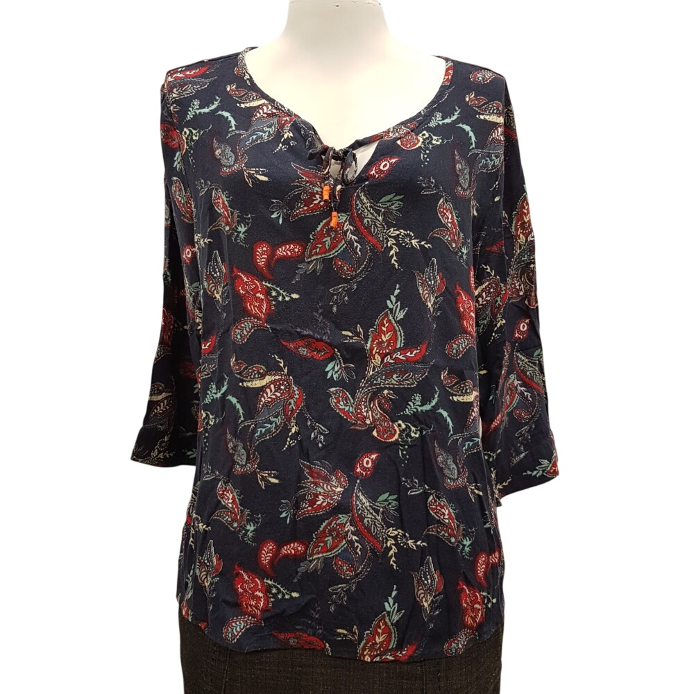 Acheter Blouse bleu marine à imprimé cachemire - CECIL - taille M Bon état - 10,00 € Blouse bleu marine à imprimé cachemire - CECIL - taille M Bon état reconditionné disponible sur Label Emmaüs