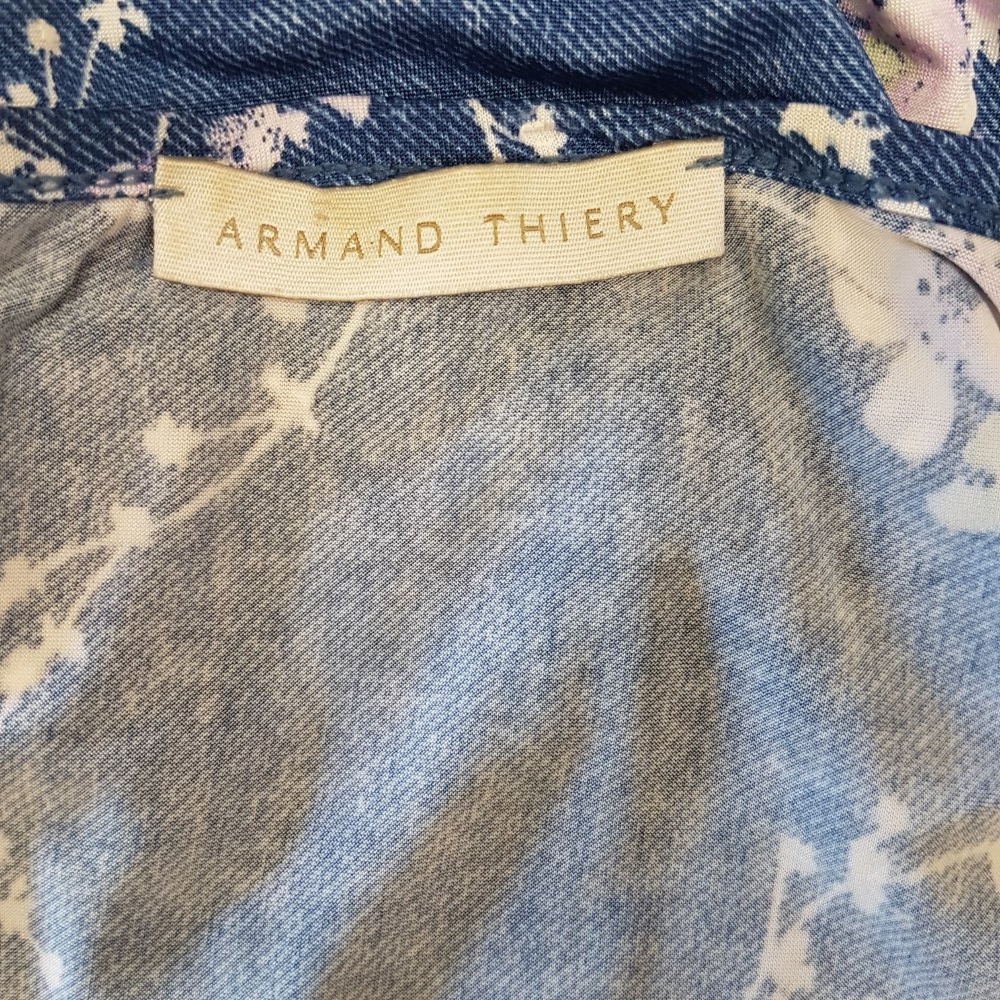 Voir photo 5 de Blouse bleue à fleurs - ARMAND THIERY - Taille 42 (ESTIMEE) Blouse bleue à fleurs - ARMAND THIERY - Taille 42 (ESTIMEE) Bon état reconditionné photo 5