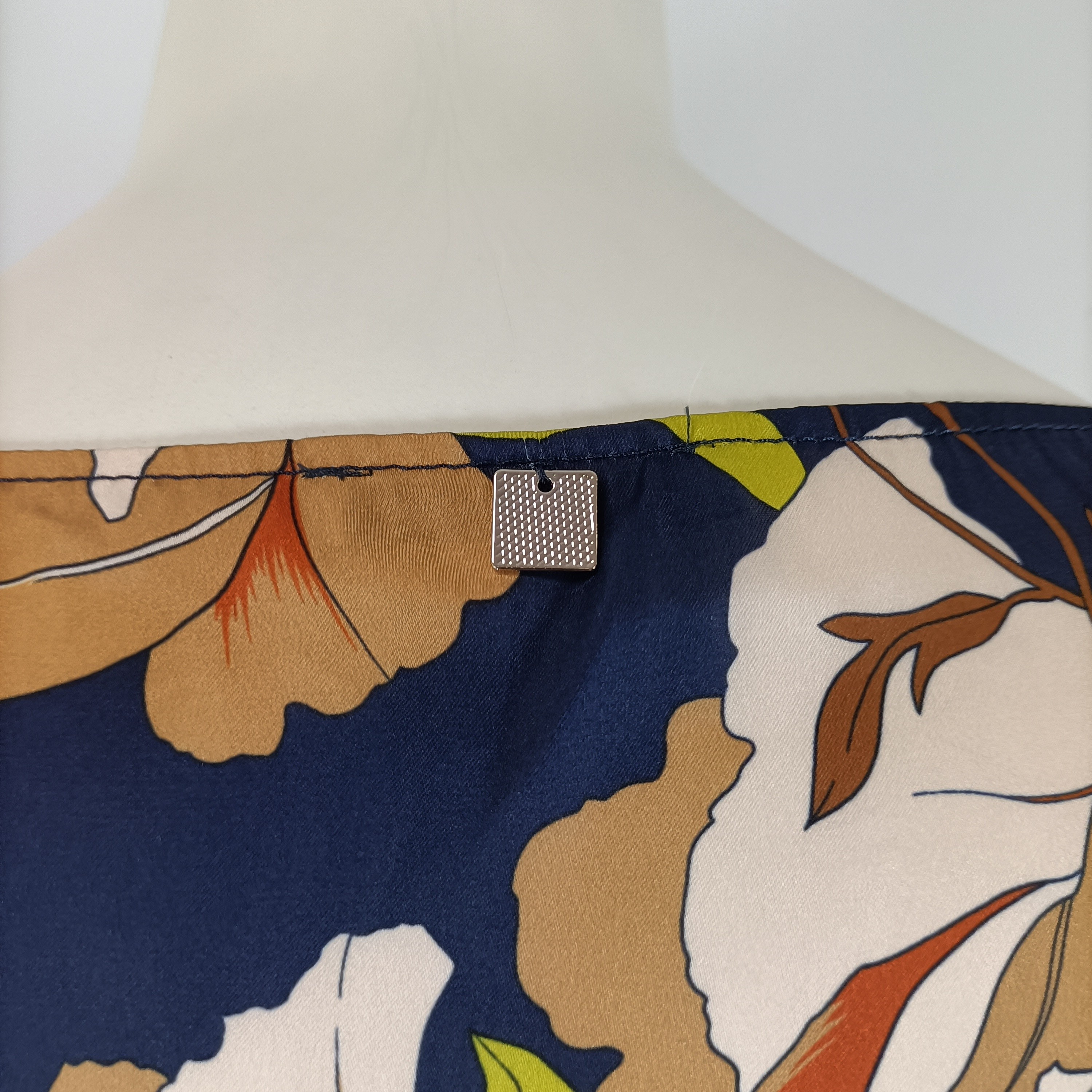Voir photo 6 de Blouse femme Notes fleurie bleu marine manches longues taille 38 Blouse femme Notes fleurie bleu marine manches longues taille 38 Parfait état reconditionné photo 6