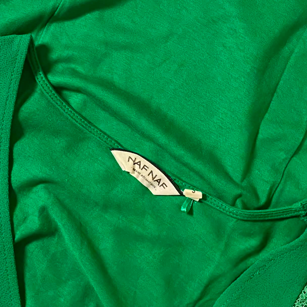 Voir photo 5 de Blouse Femme Sans Manches - NAF NAF - S Blouse Femme Sans Manches - NAF NAF - S Très bon état reconditionné photo 5