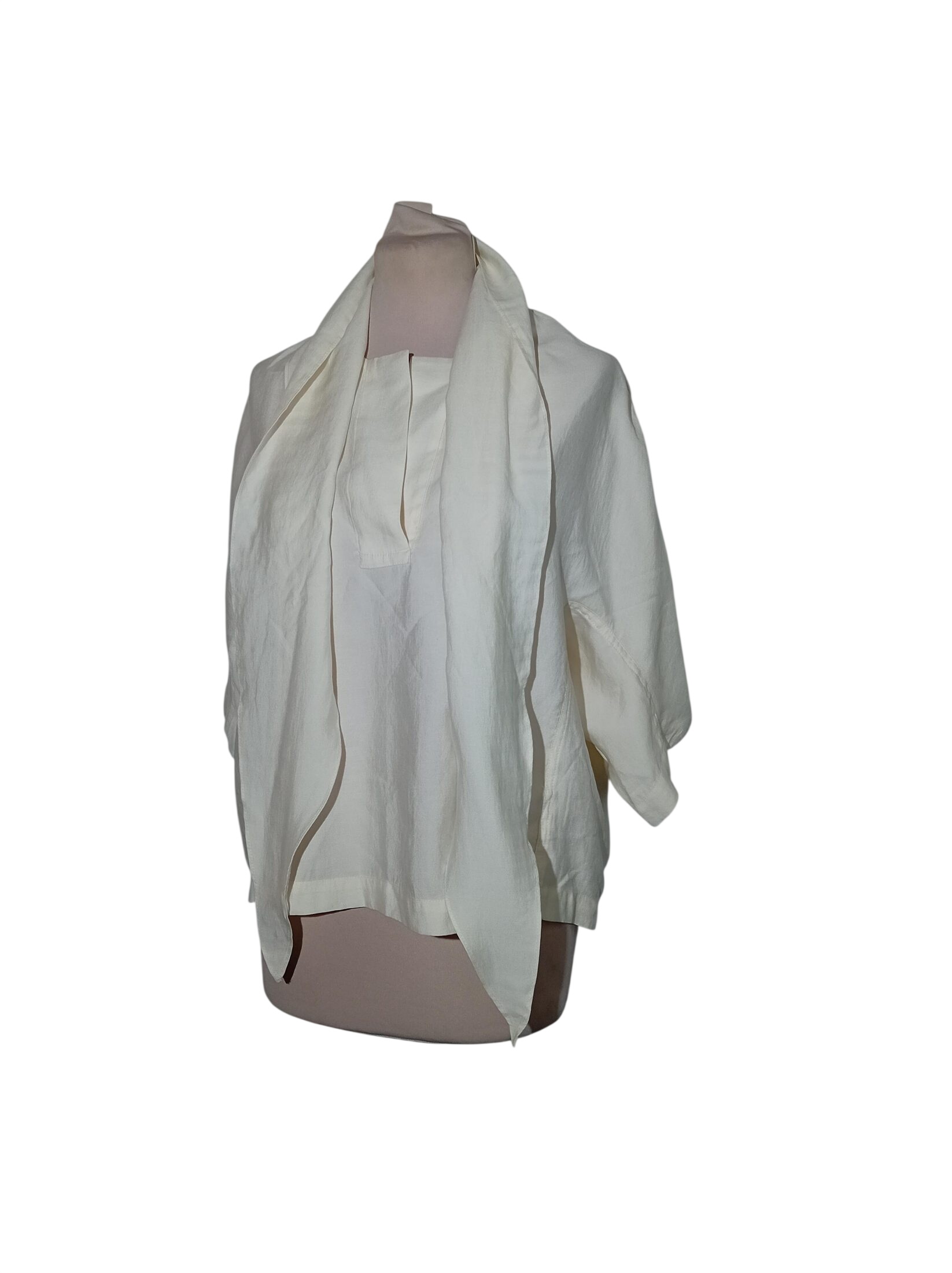 Acheter Blouse Fluide Col V Zara S (T5942) Très bon état - 10,00 € Blouse Fluide Col V Zara S (T5942) Très bon état reconditionné disponible sur Label Emmaüs