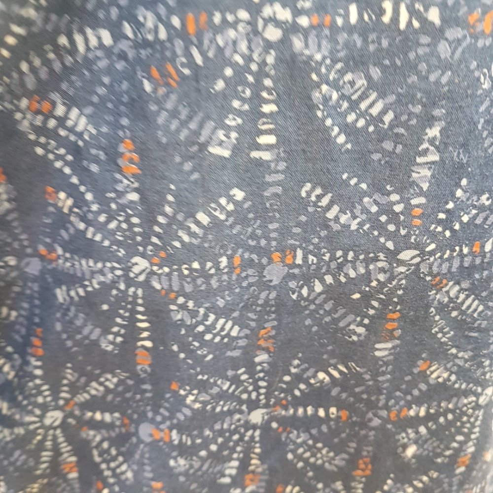 Voir photo 7 de Blouse légère bleue avec imprimé ethnique - DOROTENNIS - Taille 40 Blouse légère bleue avec imprimé ethnique - DOROTENNIS - Taille 40 Très bon état reconditionné photo 7
