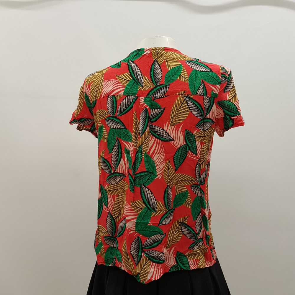 Voir photo 3 de Blouse rouge à motifs - BREAL - Taille 36 (ESTIMEE) Blouse rouge à motifs - BREAL - Taille 36 (ESTIMEE) Très bon état reconditionné photo 3