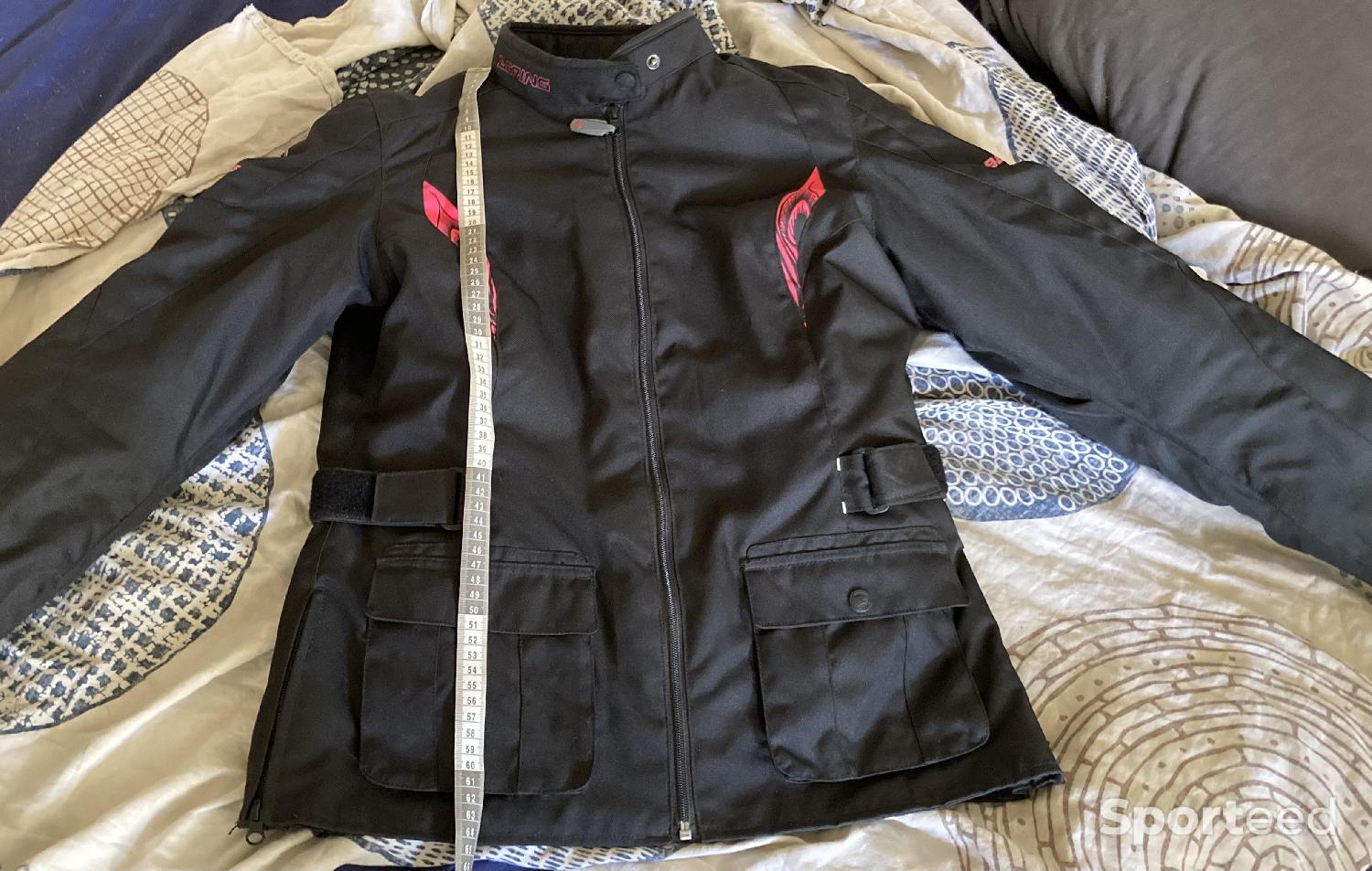 BLOUSON DE MOTO BERING MODÈLE LADY VIRGINIA Très bon état Bering (il s'agit d'une marque de montres reconditionné disponible sur Sporteed