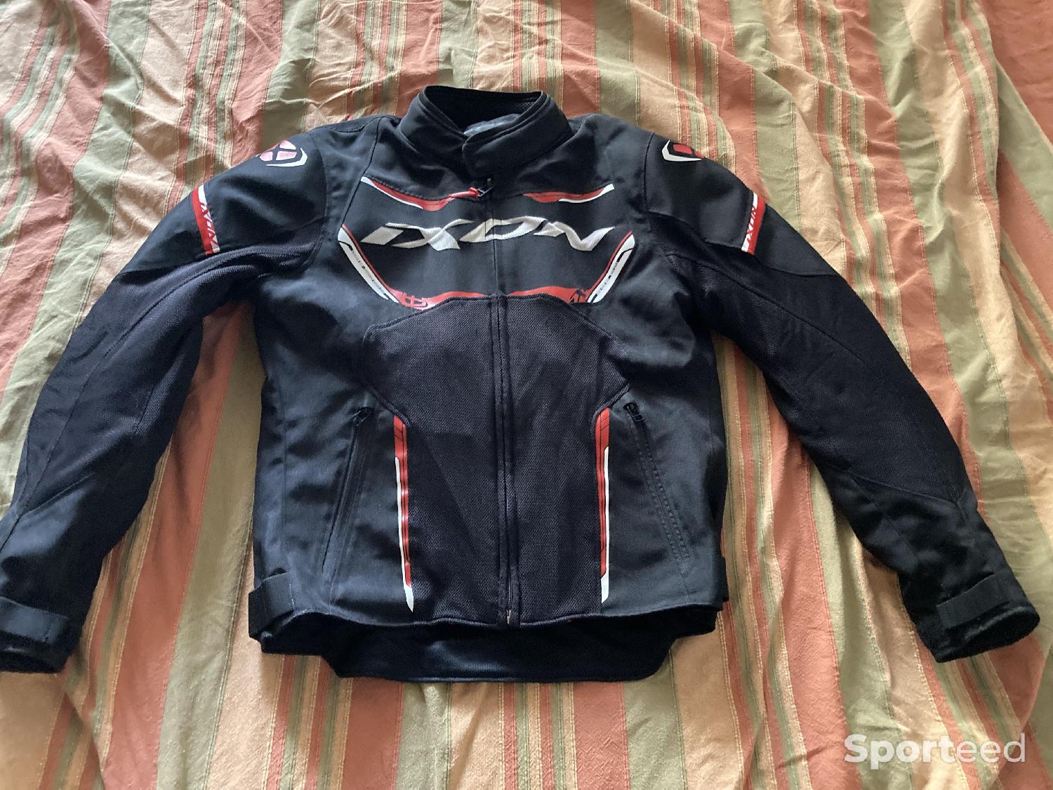 blouson de moto Ixon modèle Striker Air Comme neuf (c'est déjà la condition standard) Ixon reconditionné disponible sur Sporteed